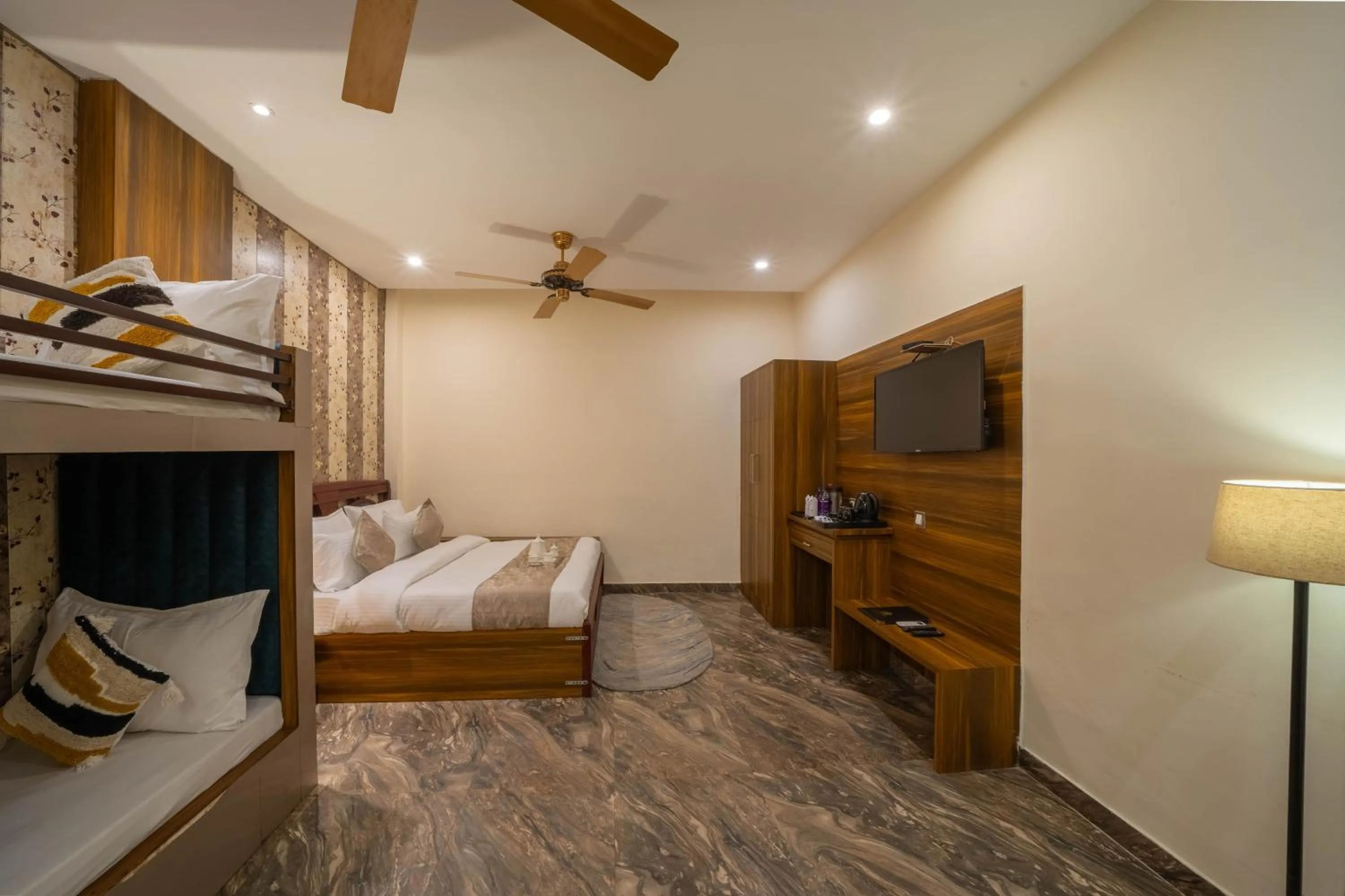 TV and multimedia, Bed in Perfectstayz Premium at Harkipauri Road - Ganga view rooftop cafe