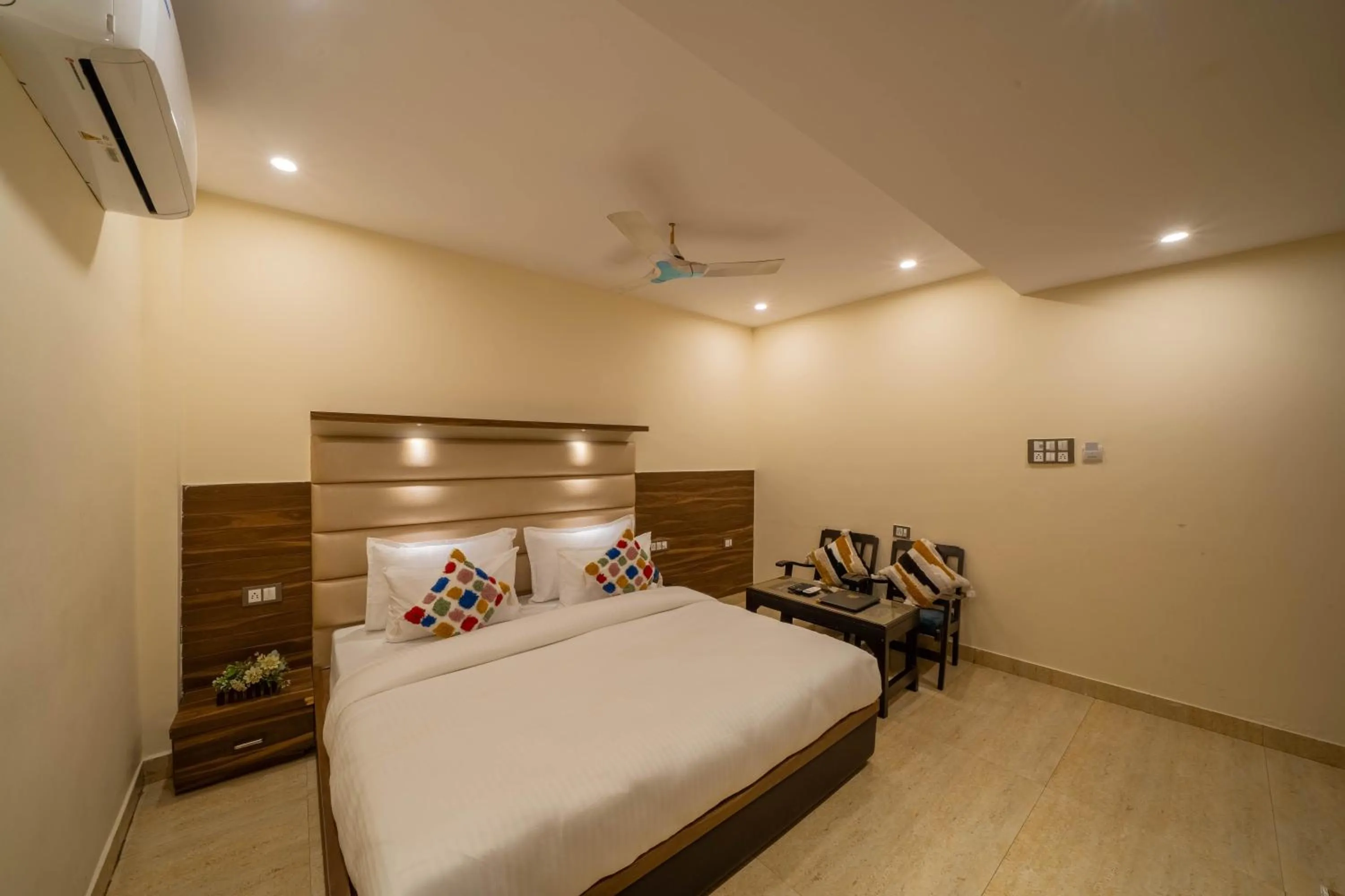 Bed in Perfectstayz Premium at Harkipauri Road - Ganga view rooftop cafe