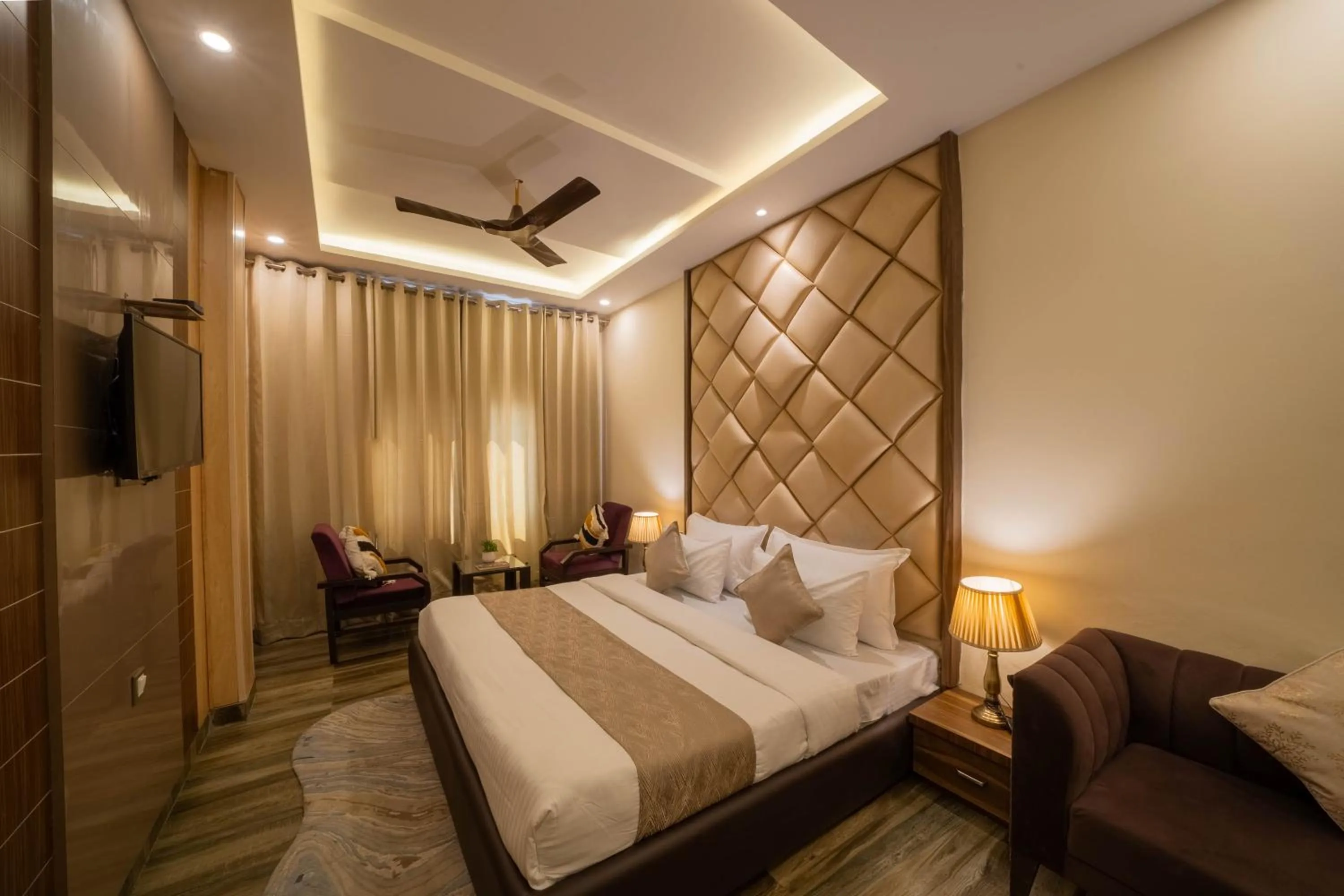 Bed in Perfectstayz Premium at Harkipauri Road - Ganga view rooftop cafe