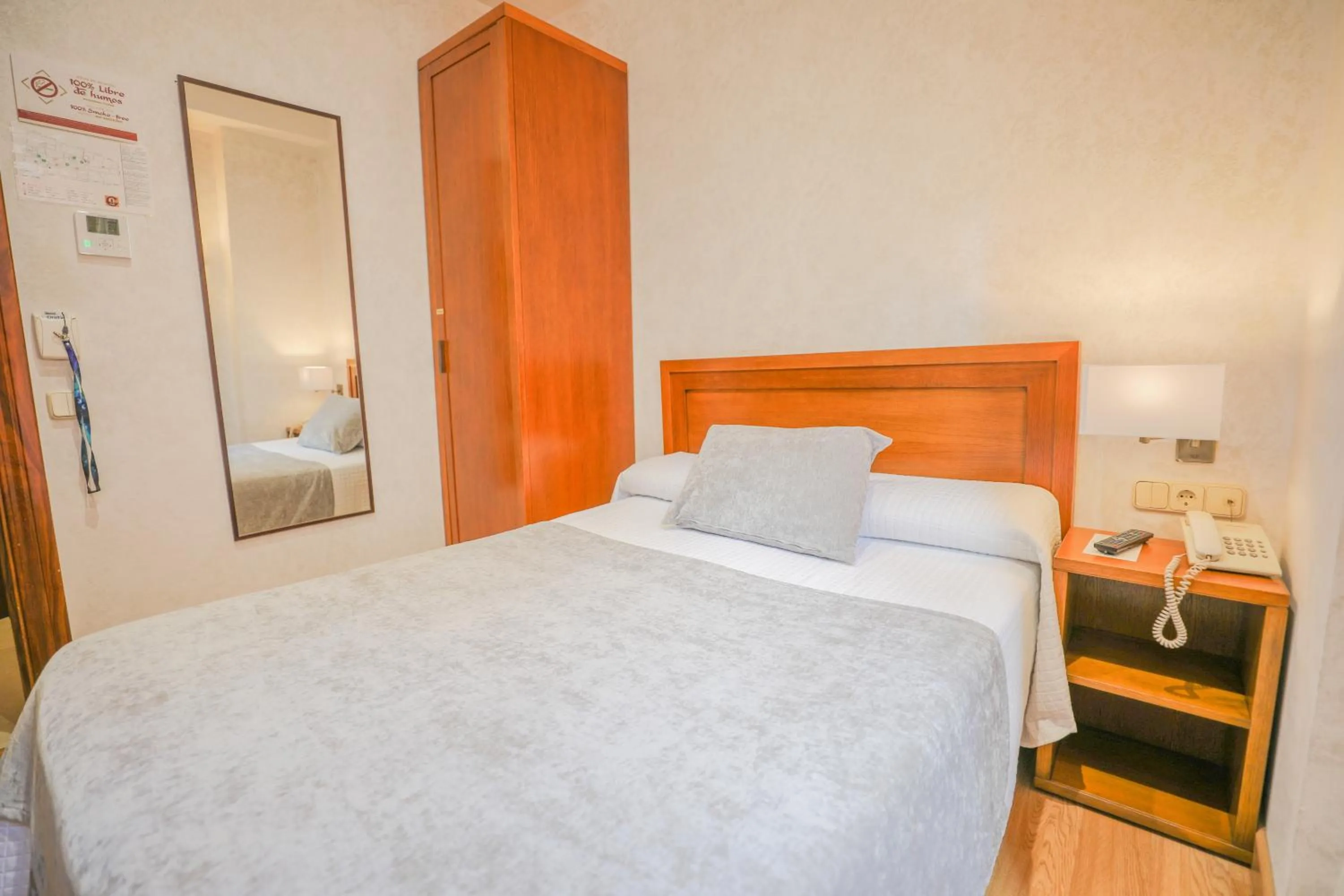 Photo of the whole room, Bed in Hotel Granada Centro