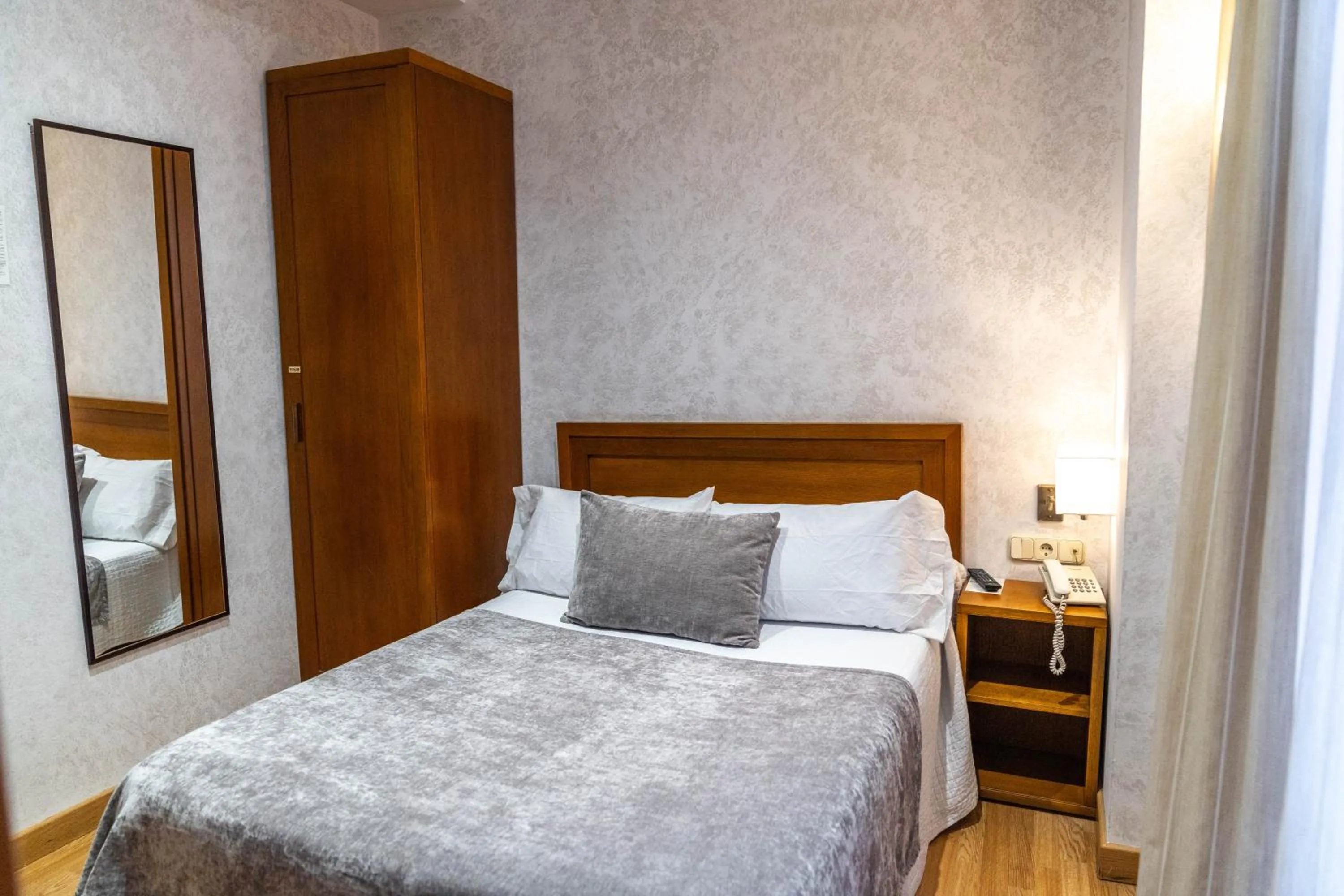 Bed in Hotel Granada Centro