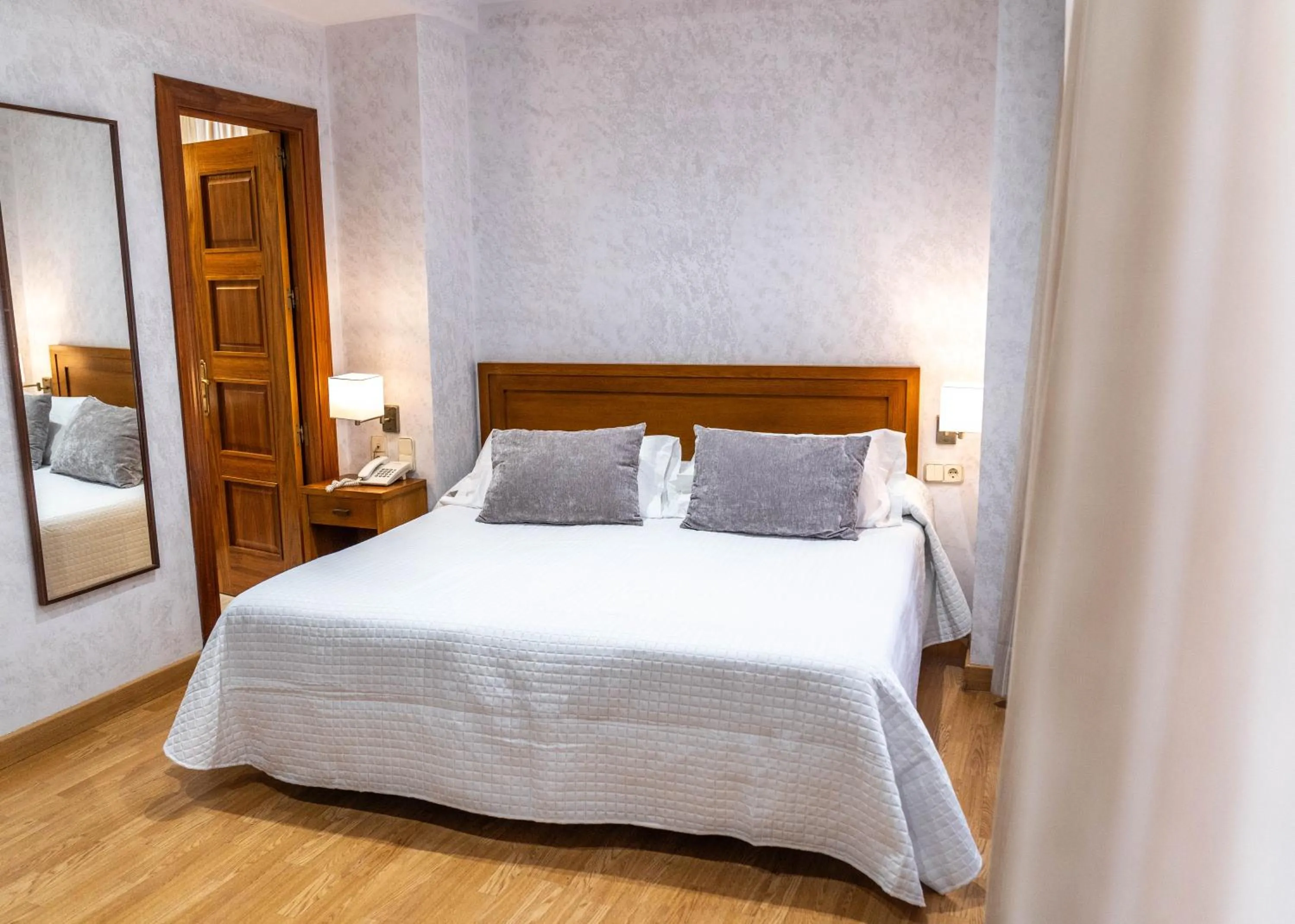 Bed in Hotel Granada Centro