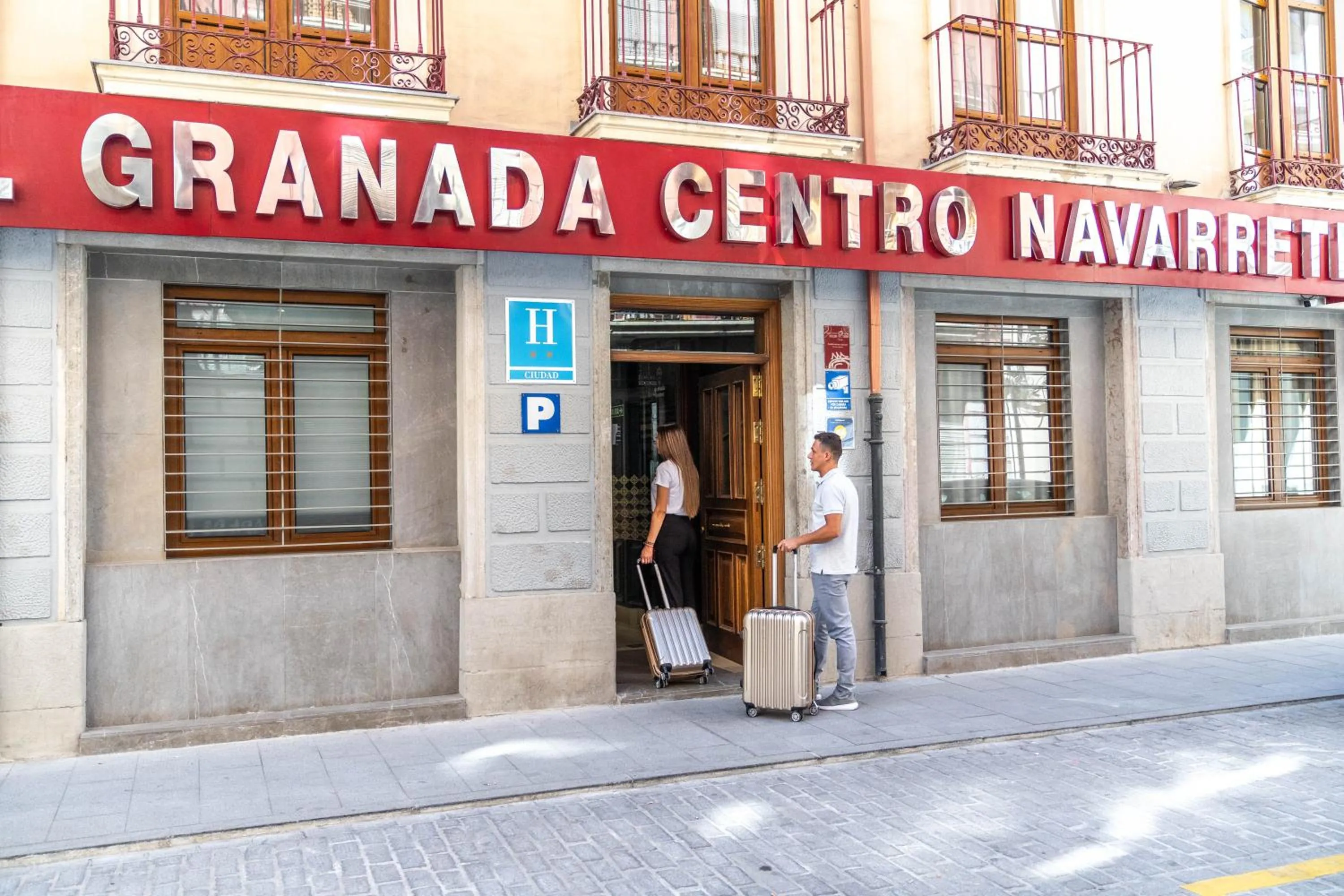 Facade/entrance in Hotel Granada Centro