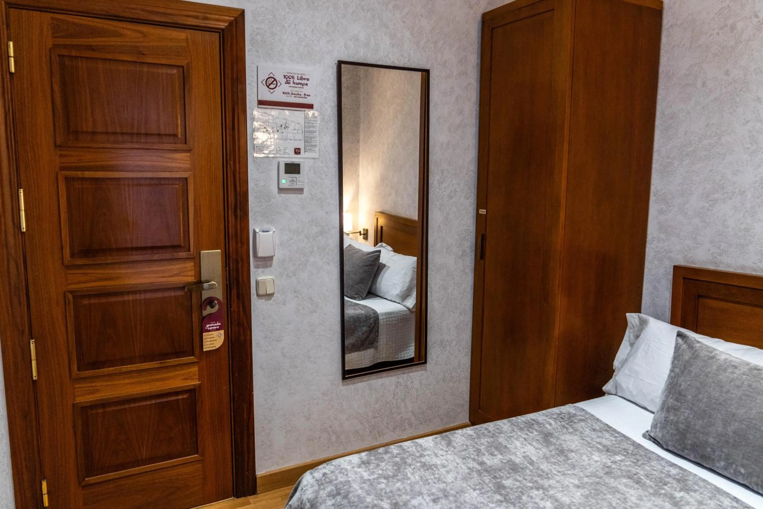 Bed in Hotel Granada Centro