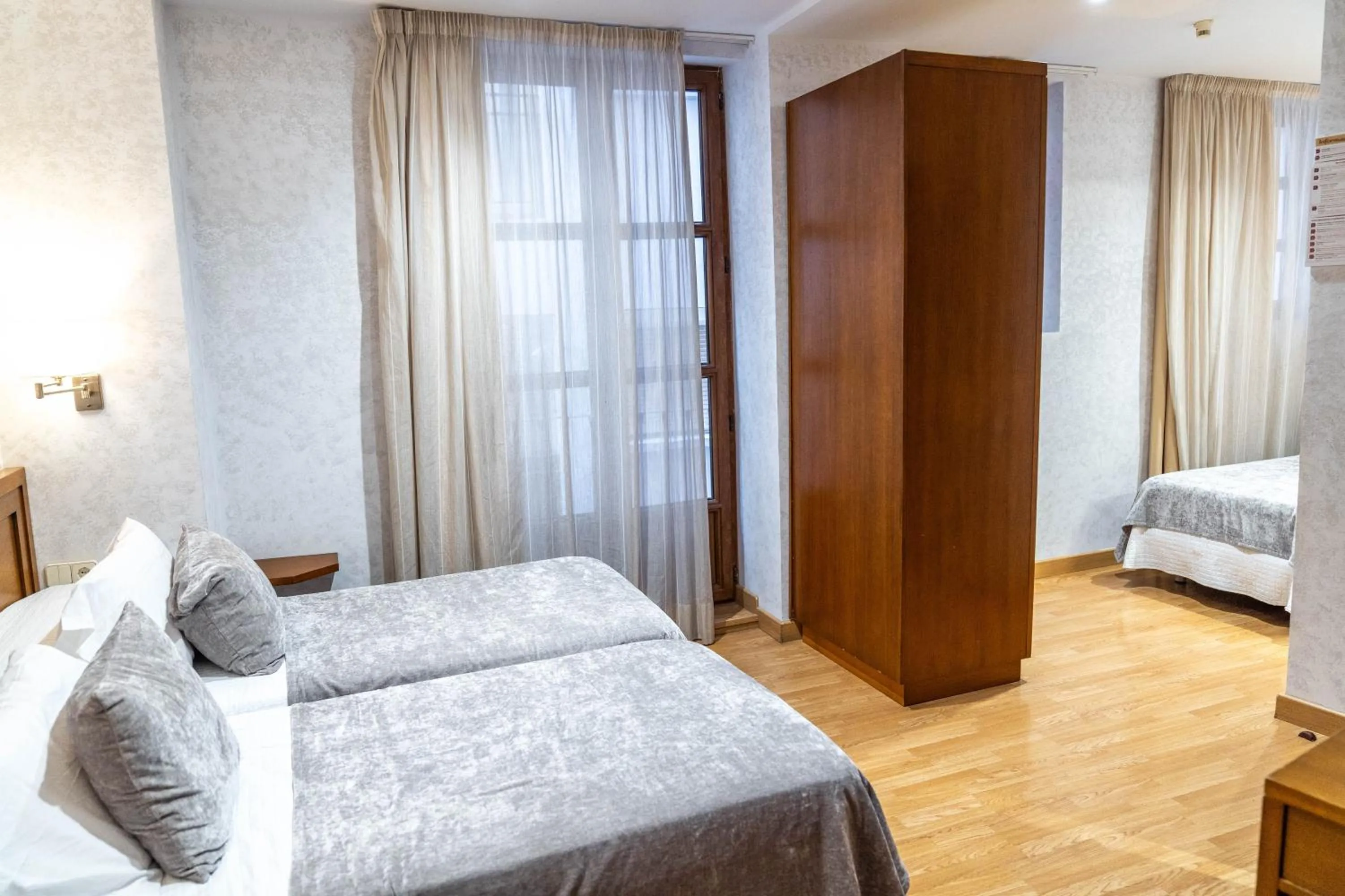 Bed in Hotel Granada Centro