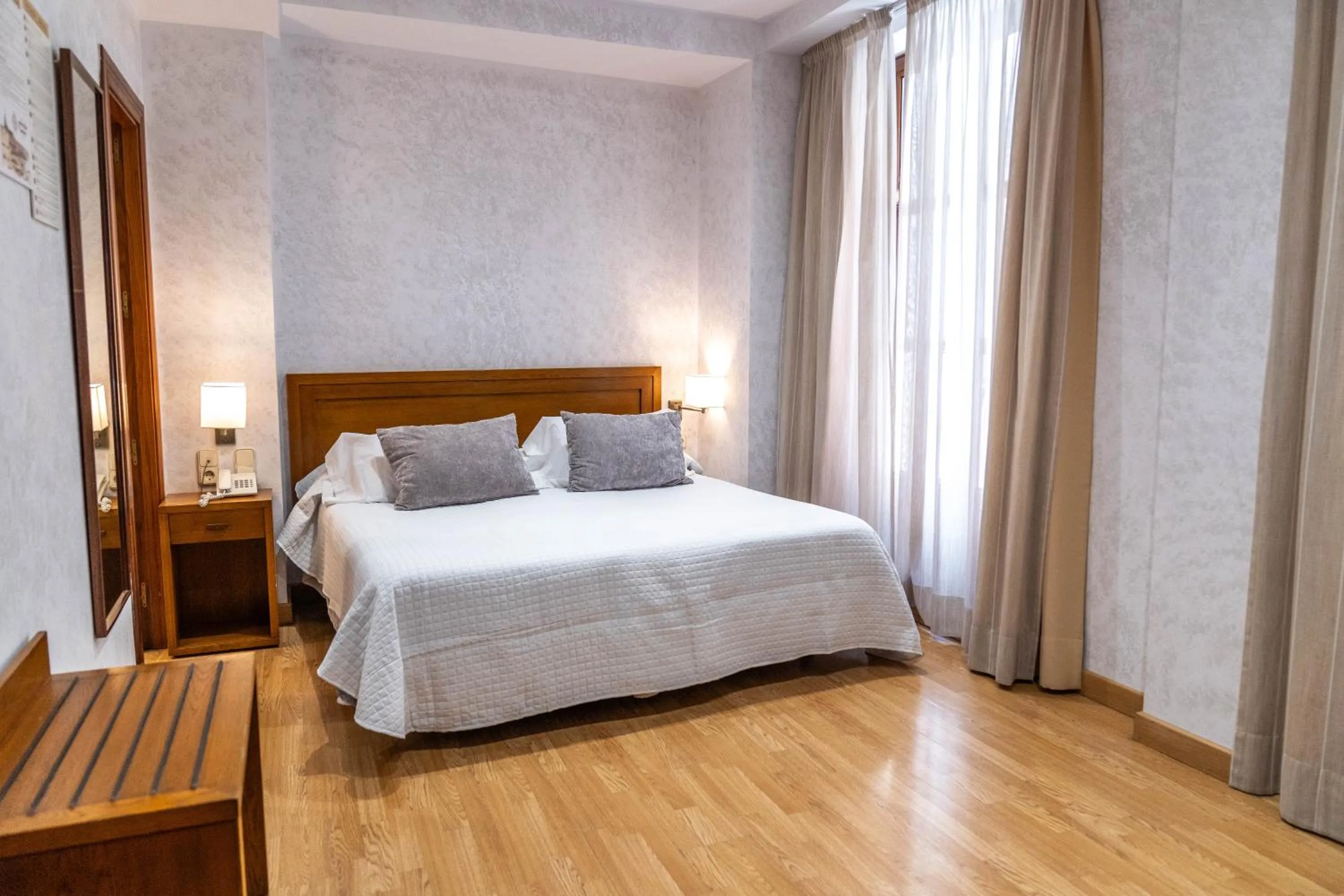 Bed in Hotel Granada Centro