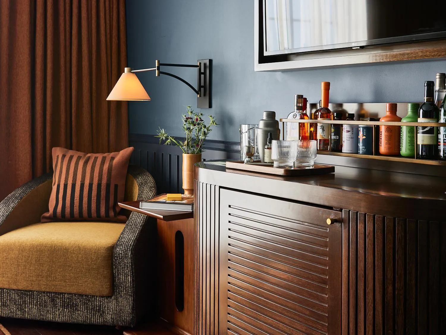 TV and multimedia in The Manchester Hotel