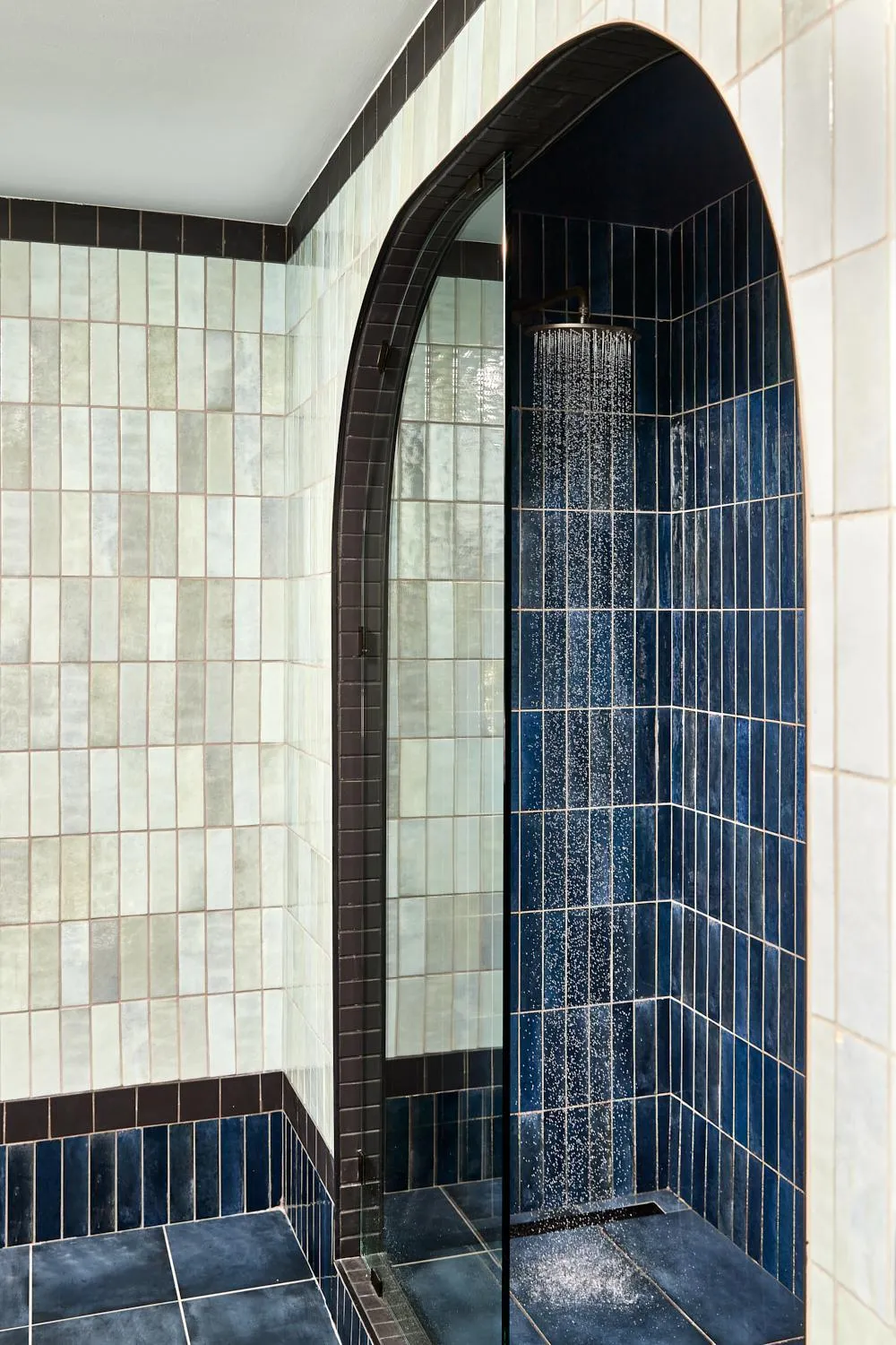 Shower in The Manchester Hotel