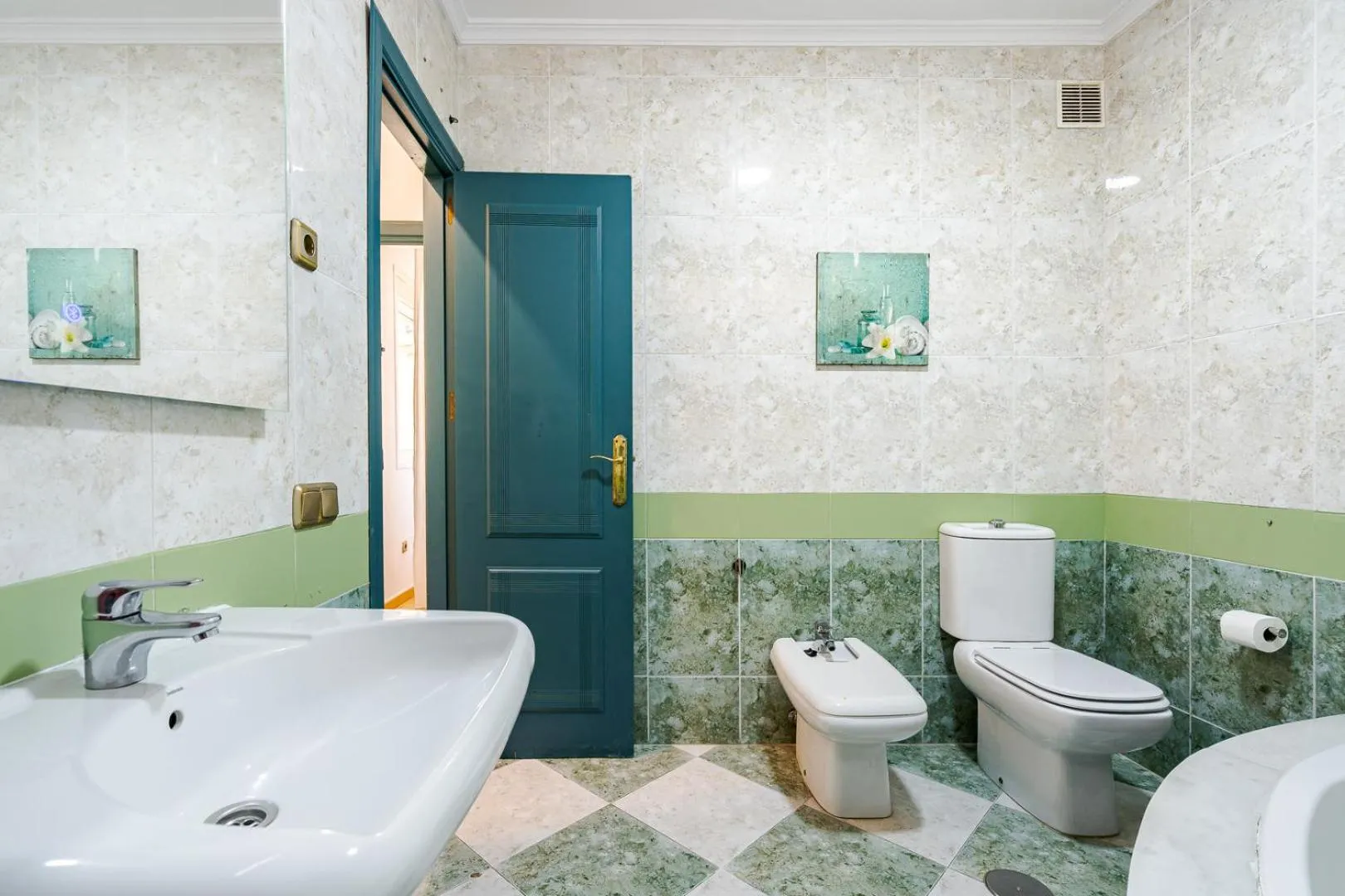 Bathroom in Hotel Agur