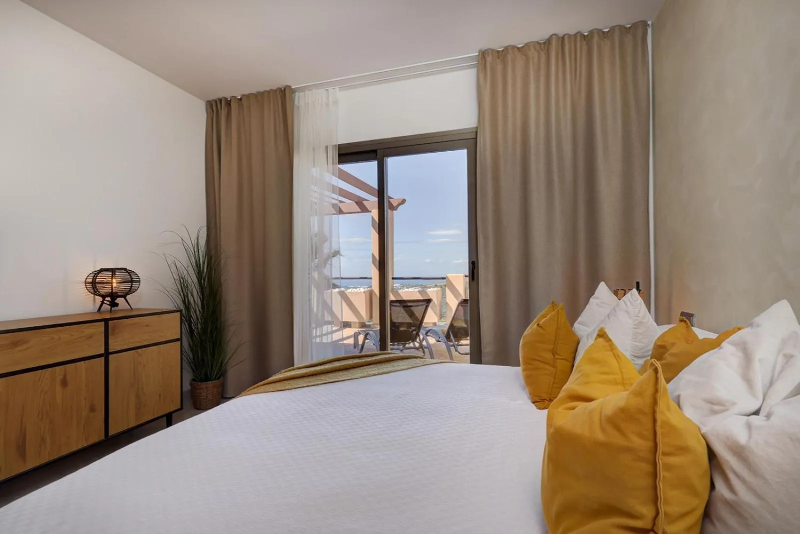 Bedroom, Bed in Quartiers Marbella Golden Penthouse