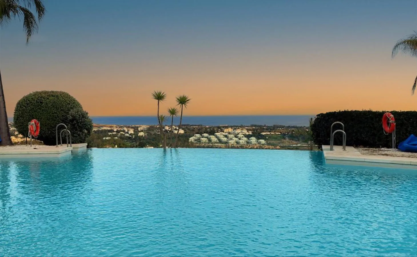 Sea view in Quartiers Marbella Golden Penthouse