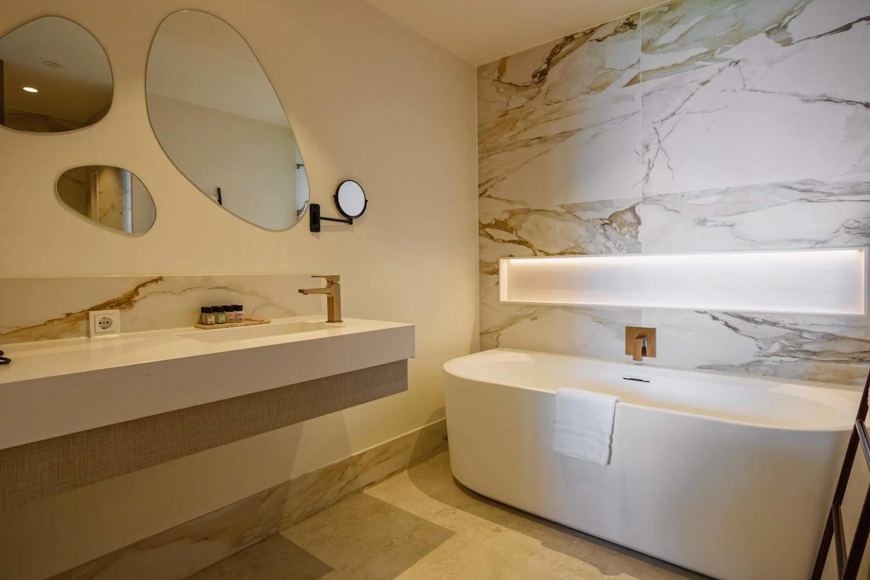 King Room with Balcony in Van der Valk Hotel Eindhoven-Best King Room with Balcony in Van der Valk Hotel Eindhoven-Best