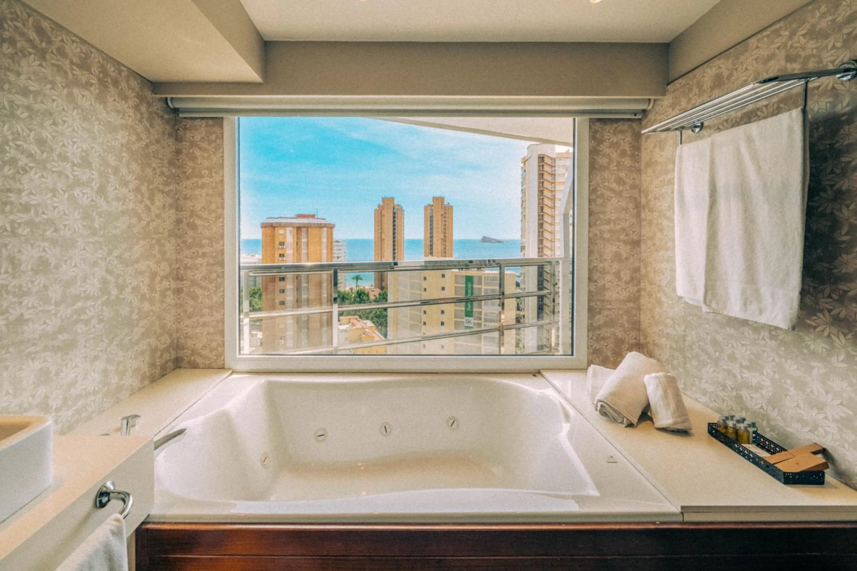 Marina Resort Benidorm - The Original Benidorm Vibe