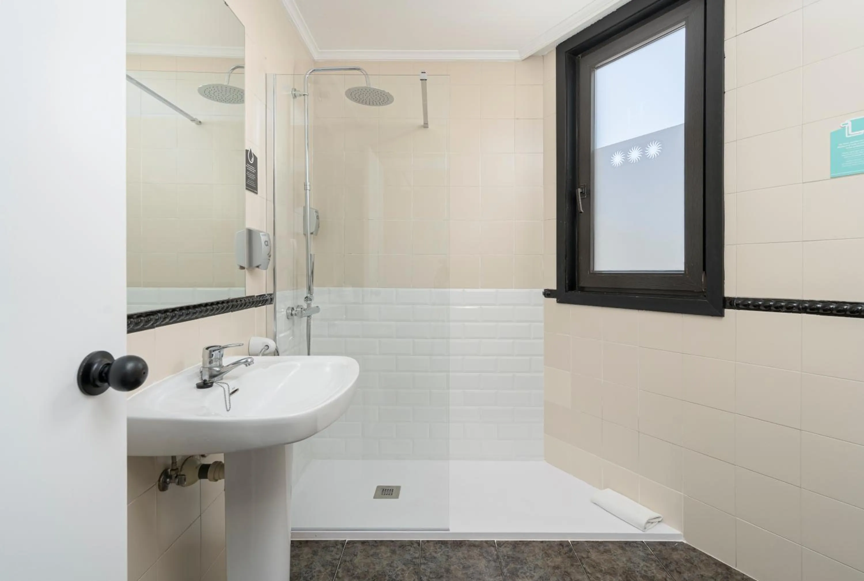Bathroom in Hotel Alda Pasaje
