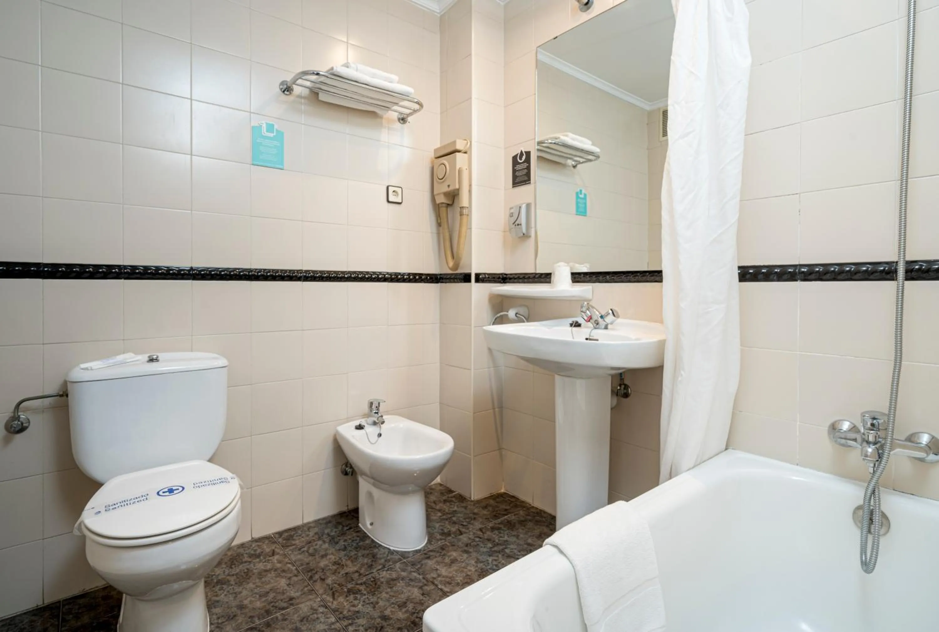 Bathroom in Hotel Alda Pasaje