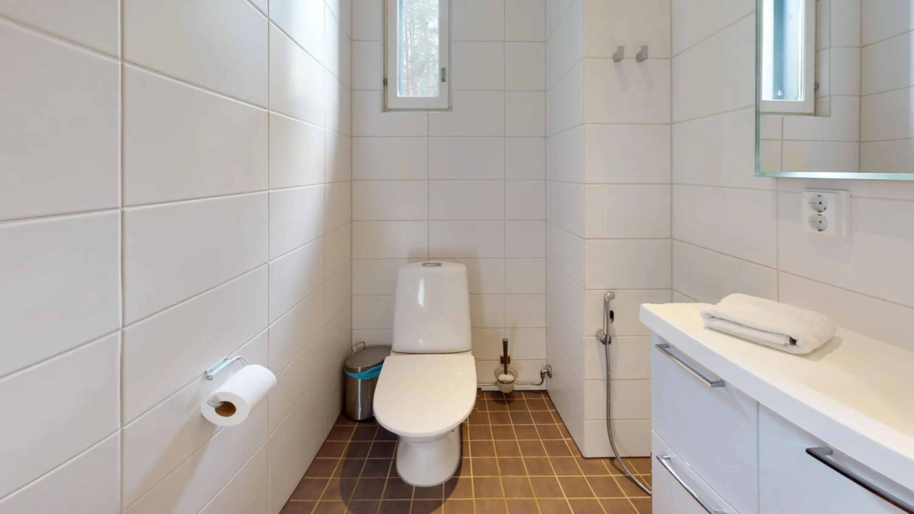 Toilet in Sandy Kelt - Irish House Apartments