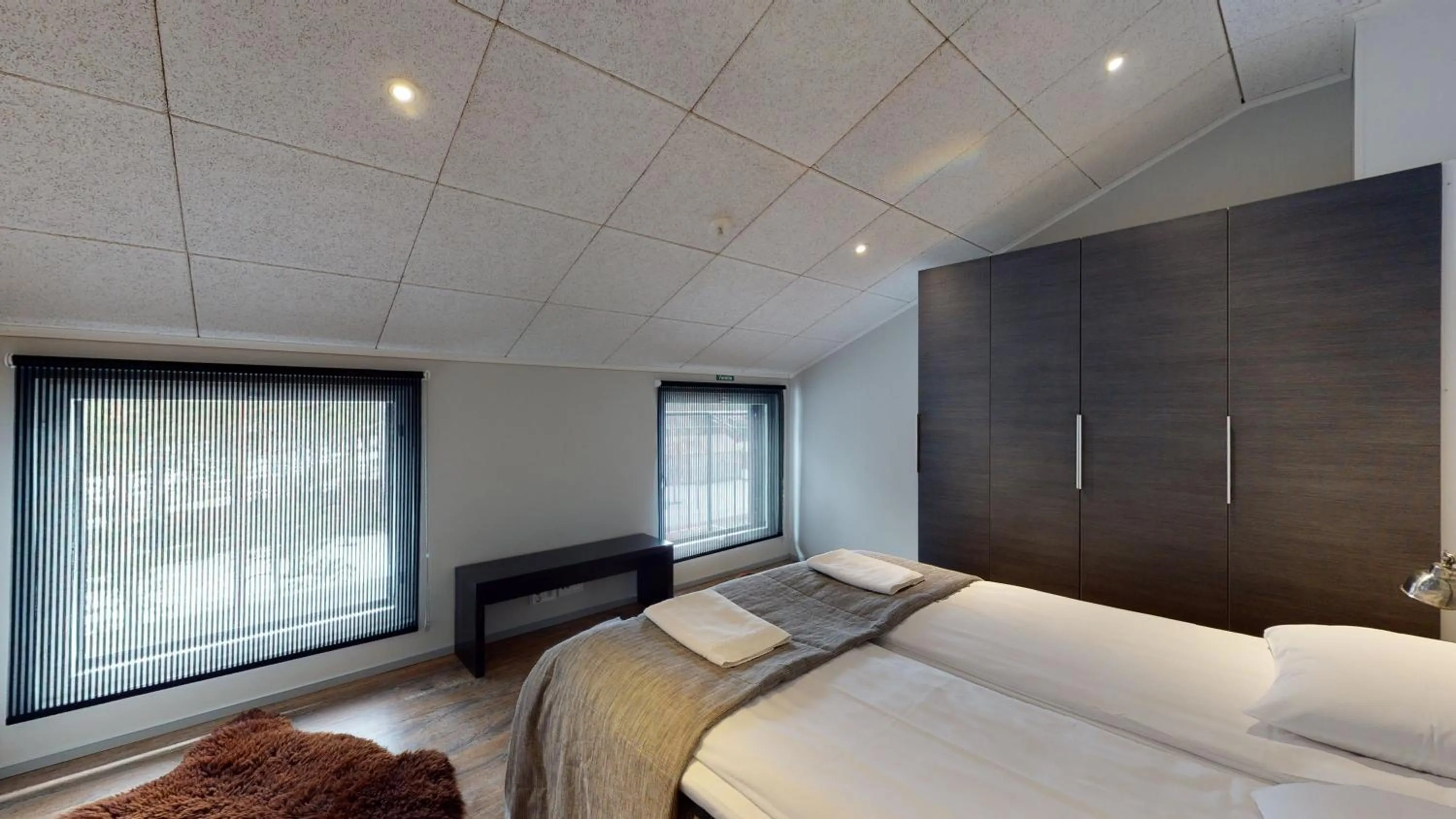 Photo of the whole room, Bed in Sandy Kelt - Irish House Apartments