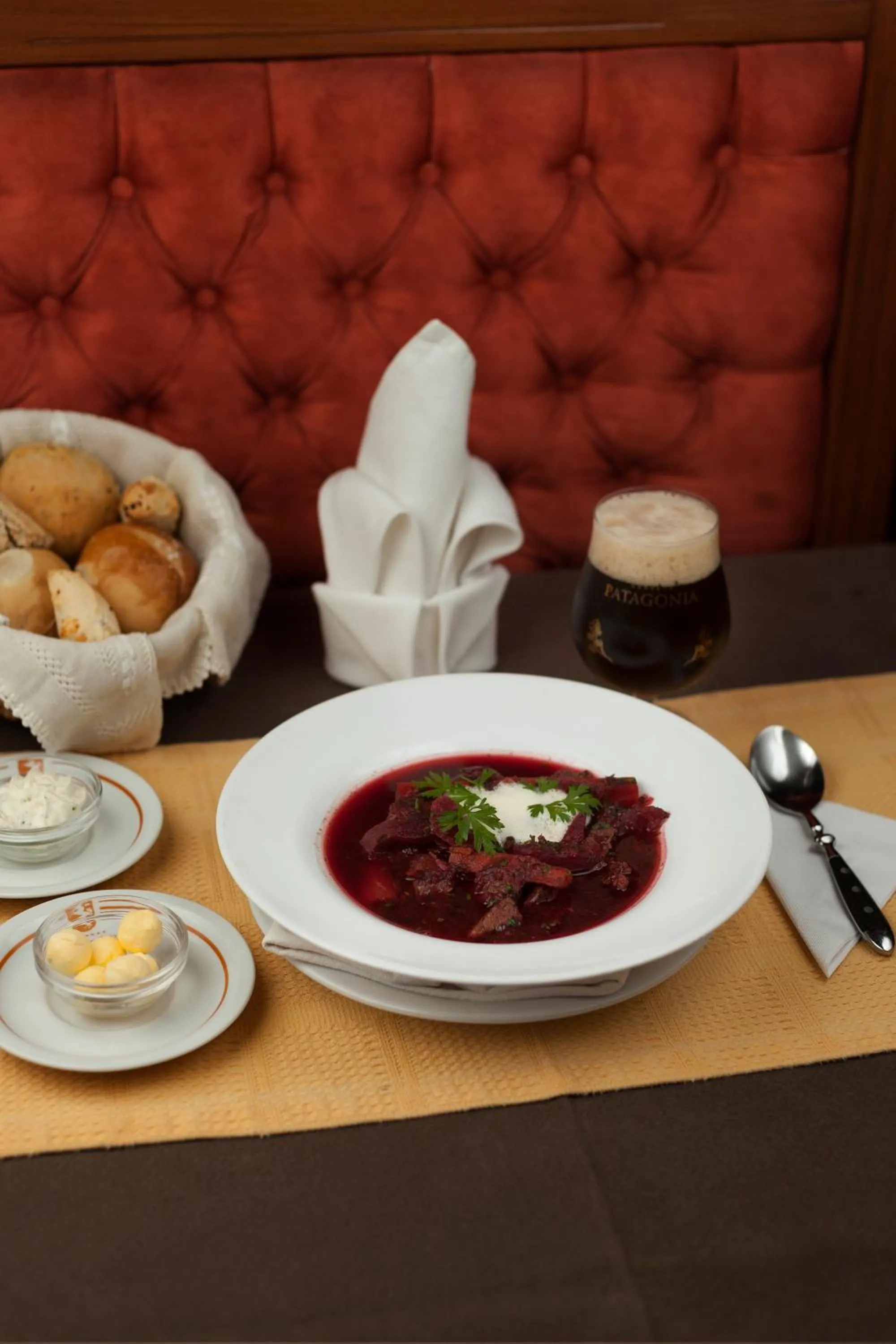 Restaurant/places to eat in Hotel Westfalenhaus