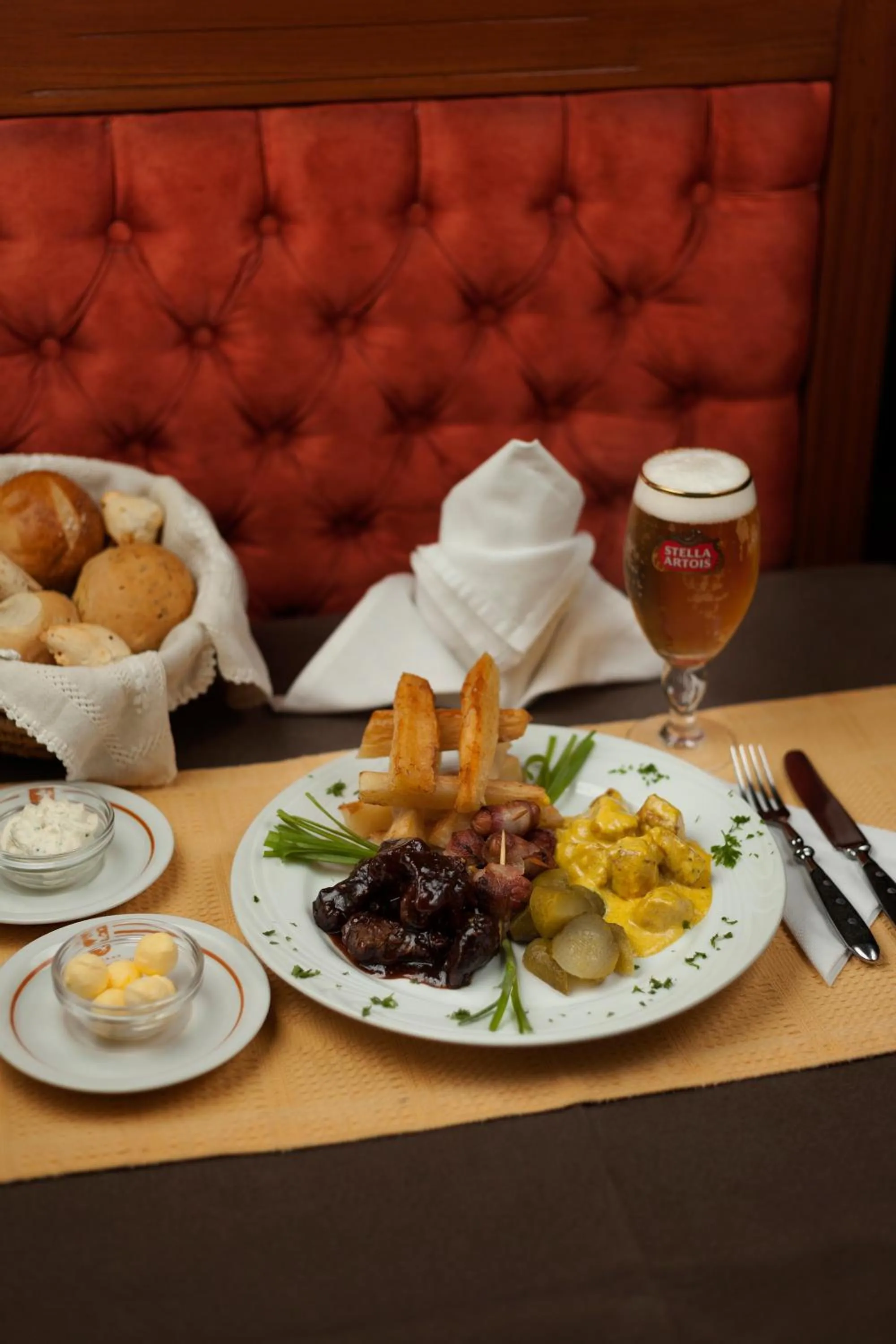 Restaurant/places to eat in Hotel Westfalenhaus