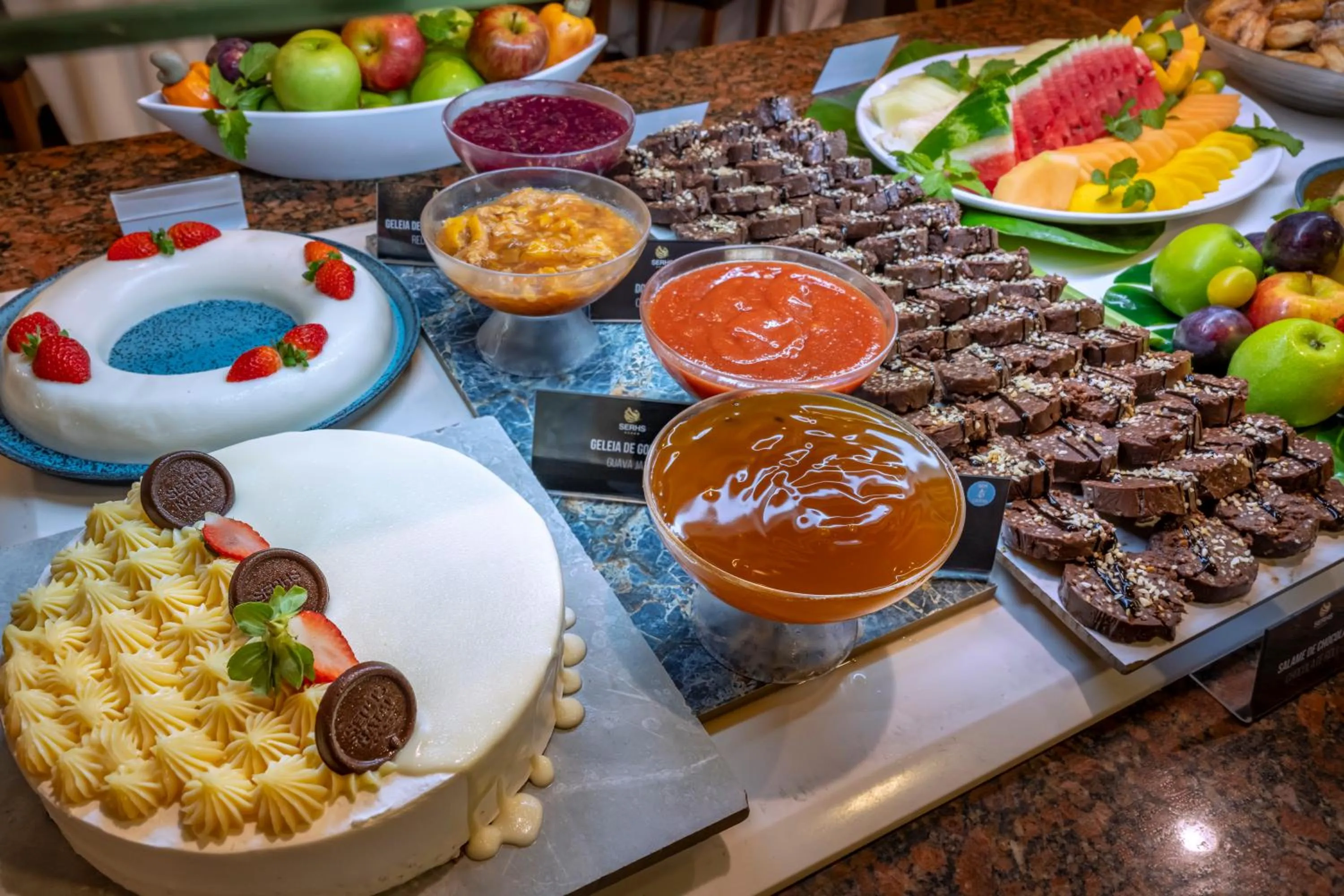 Food in SERHS Experience Suítes