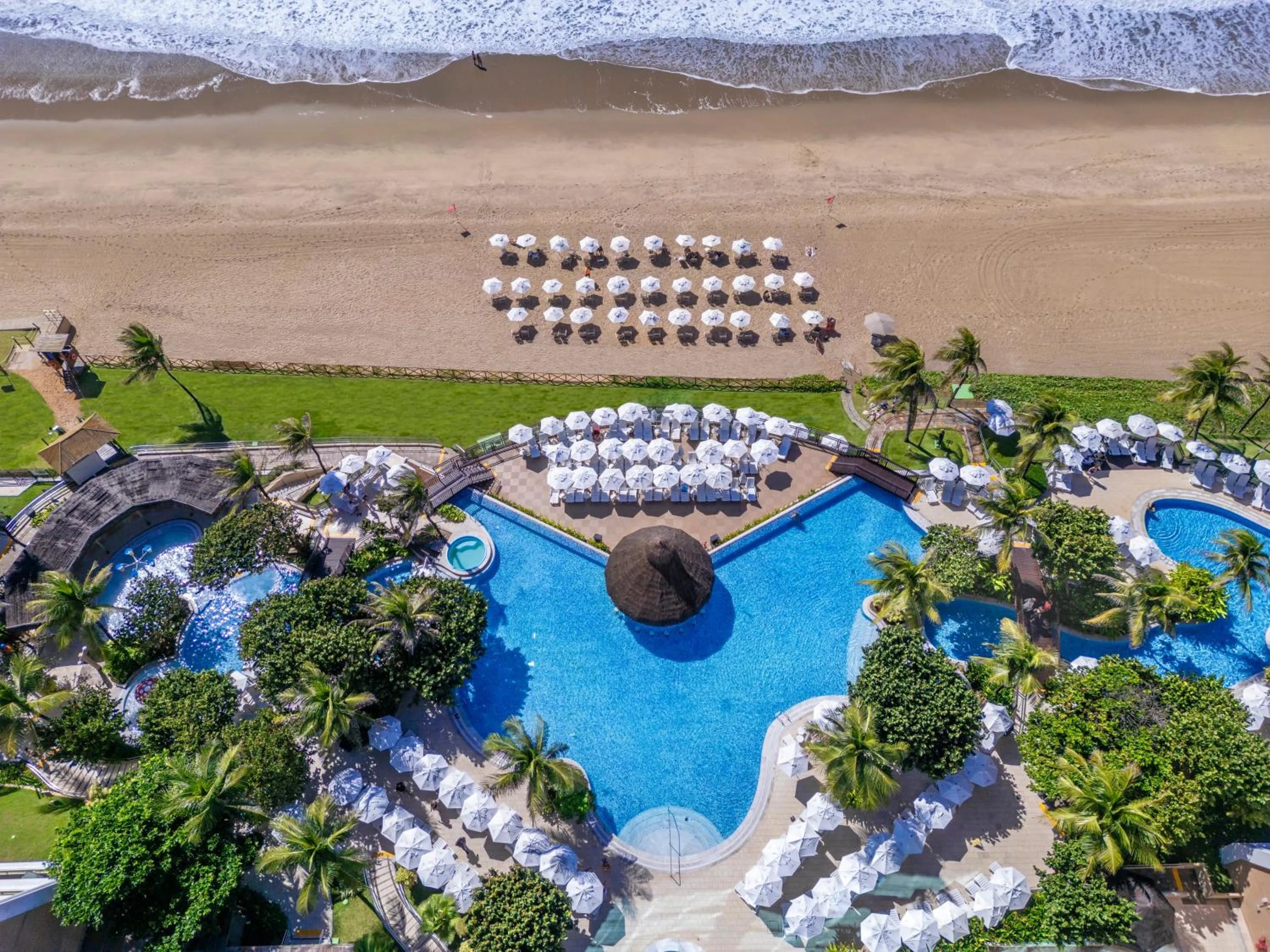 Pool view in SERHS Experience Suítes