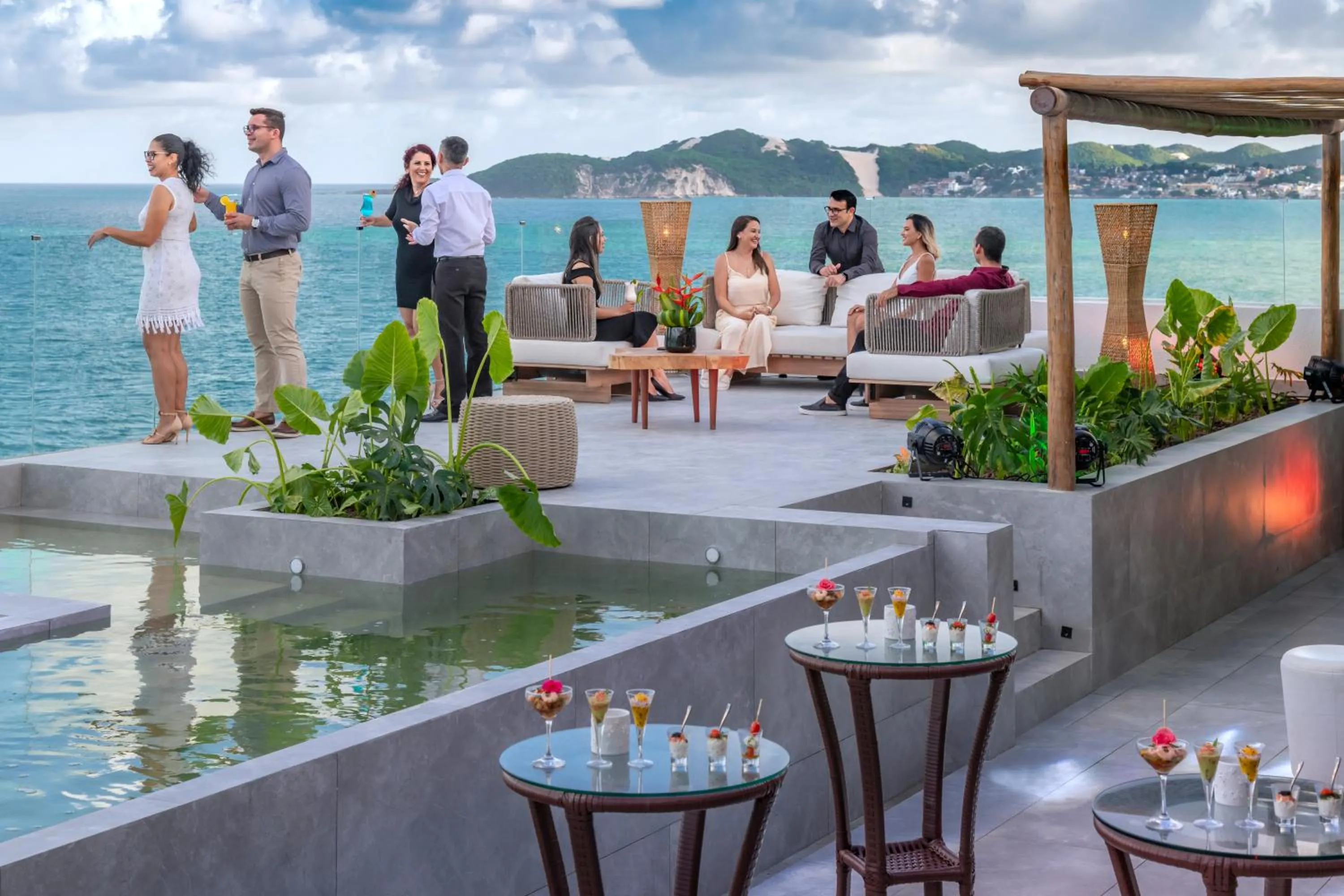 People in SERHS Experience Suítes