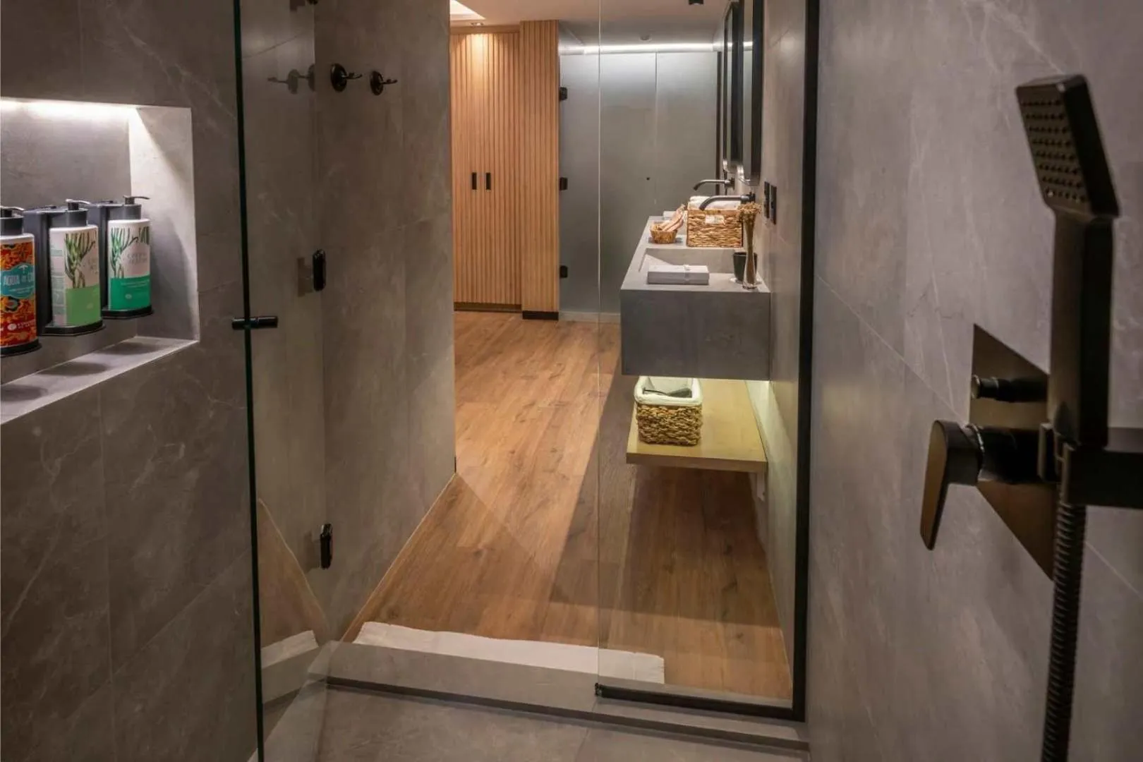 Bathroom in SERHS Experience Suítes