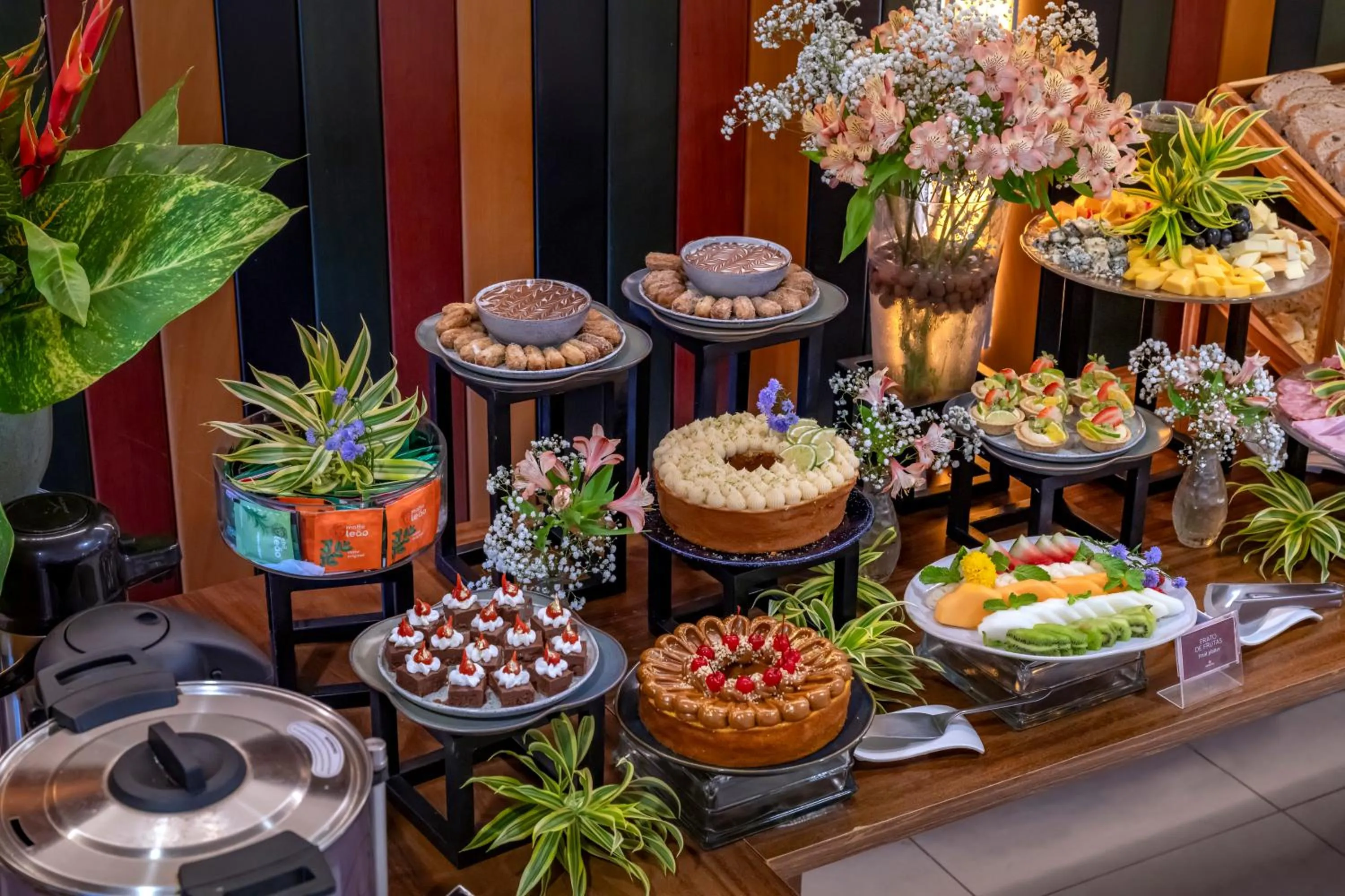 Food in SERHS Experience Suítes