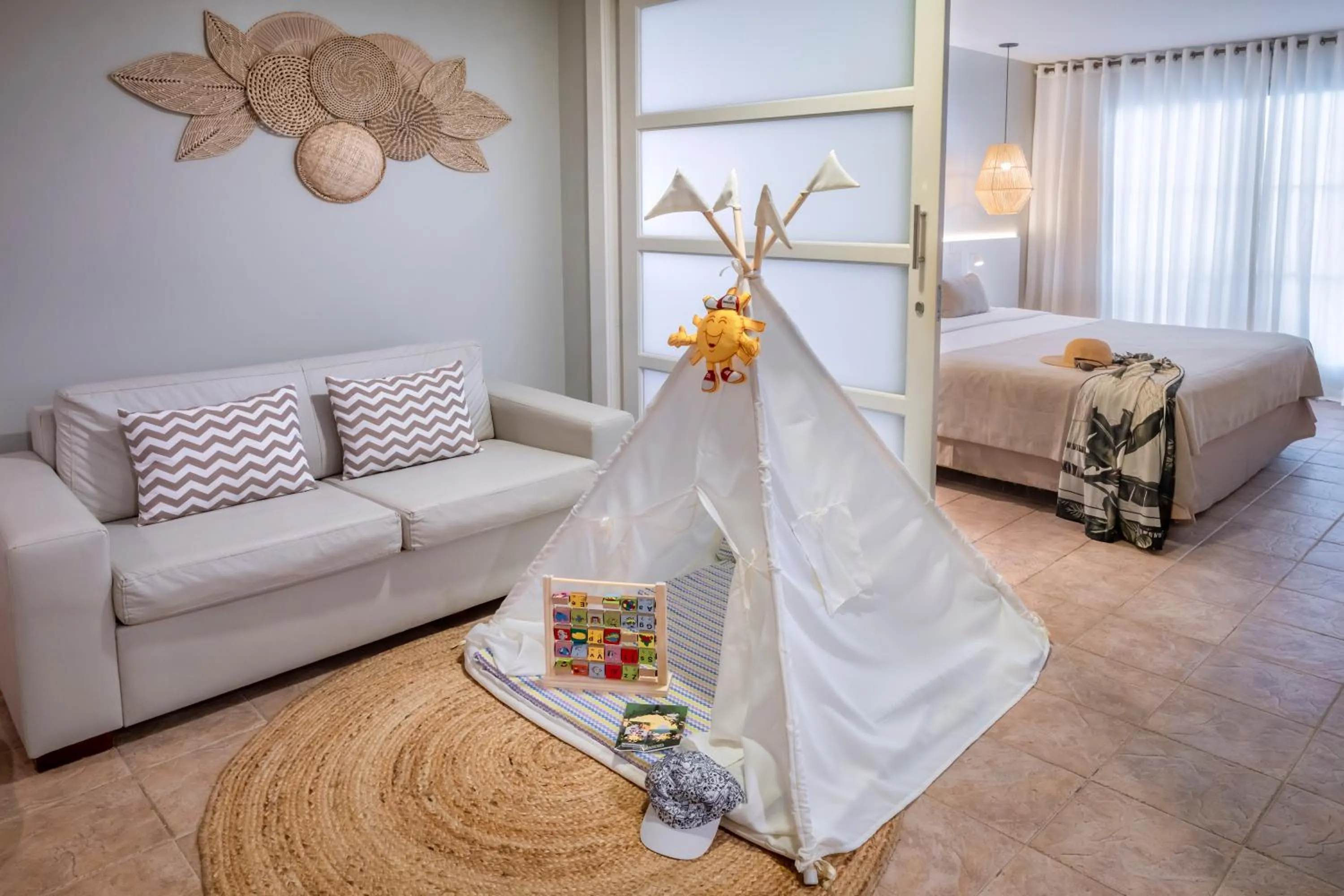 Living room, Bed in SERHS Experience Suítes