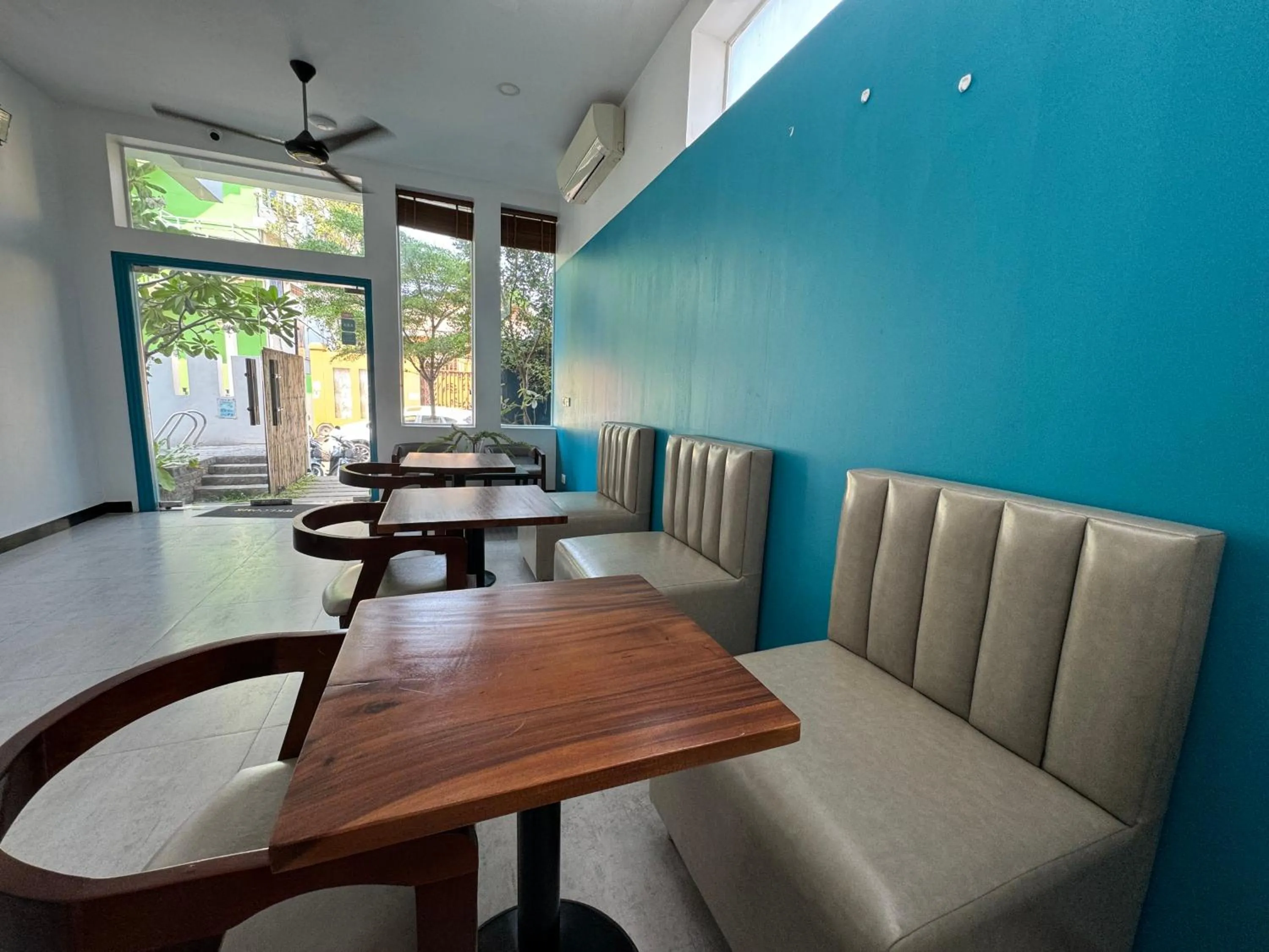 Restaurant/places to eat in Flex Urban Family Villa Hotel