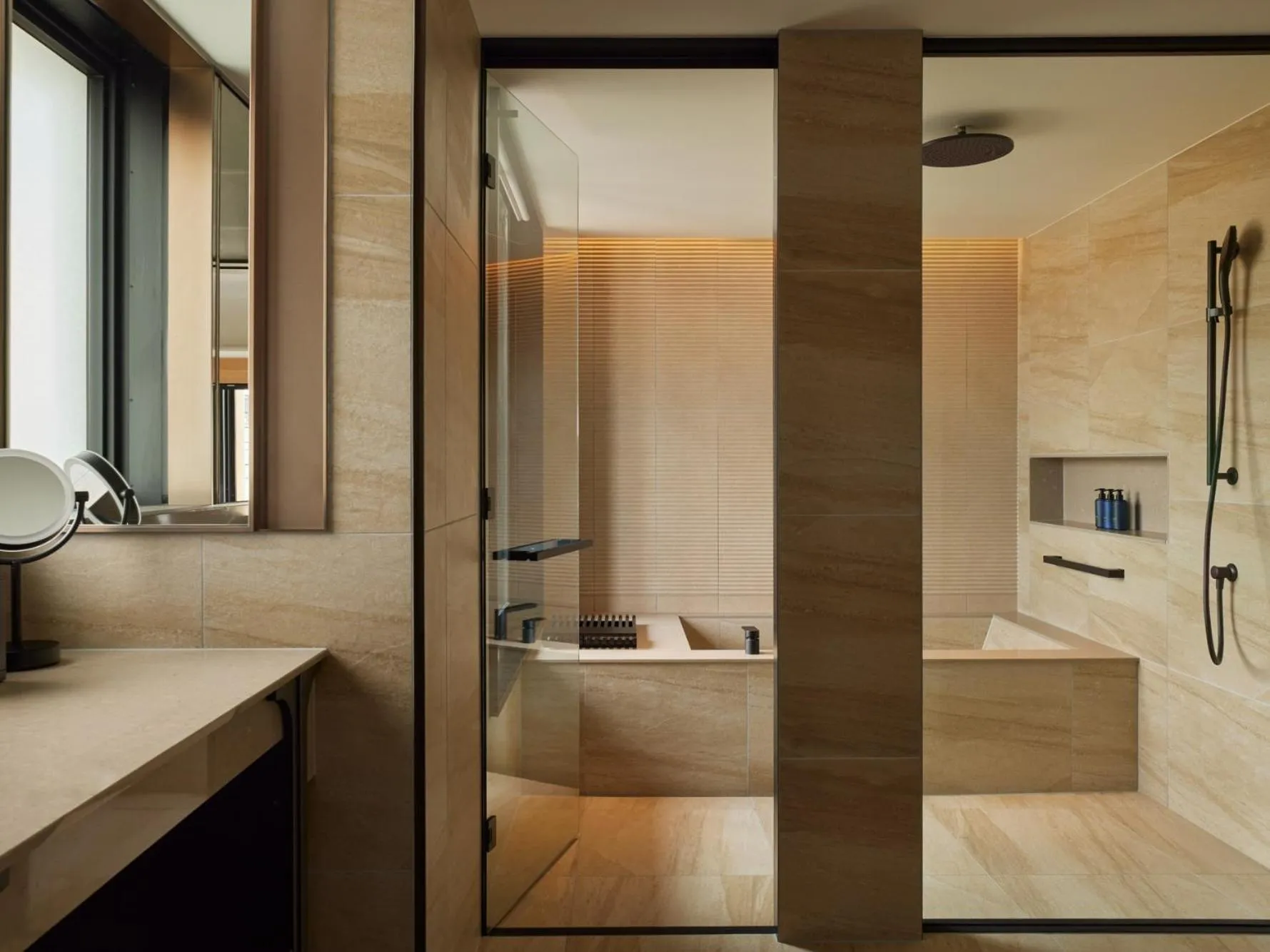 Shower in Dusit Thani Kyoto