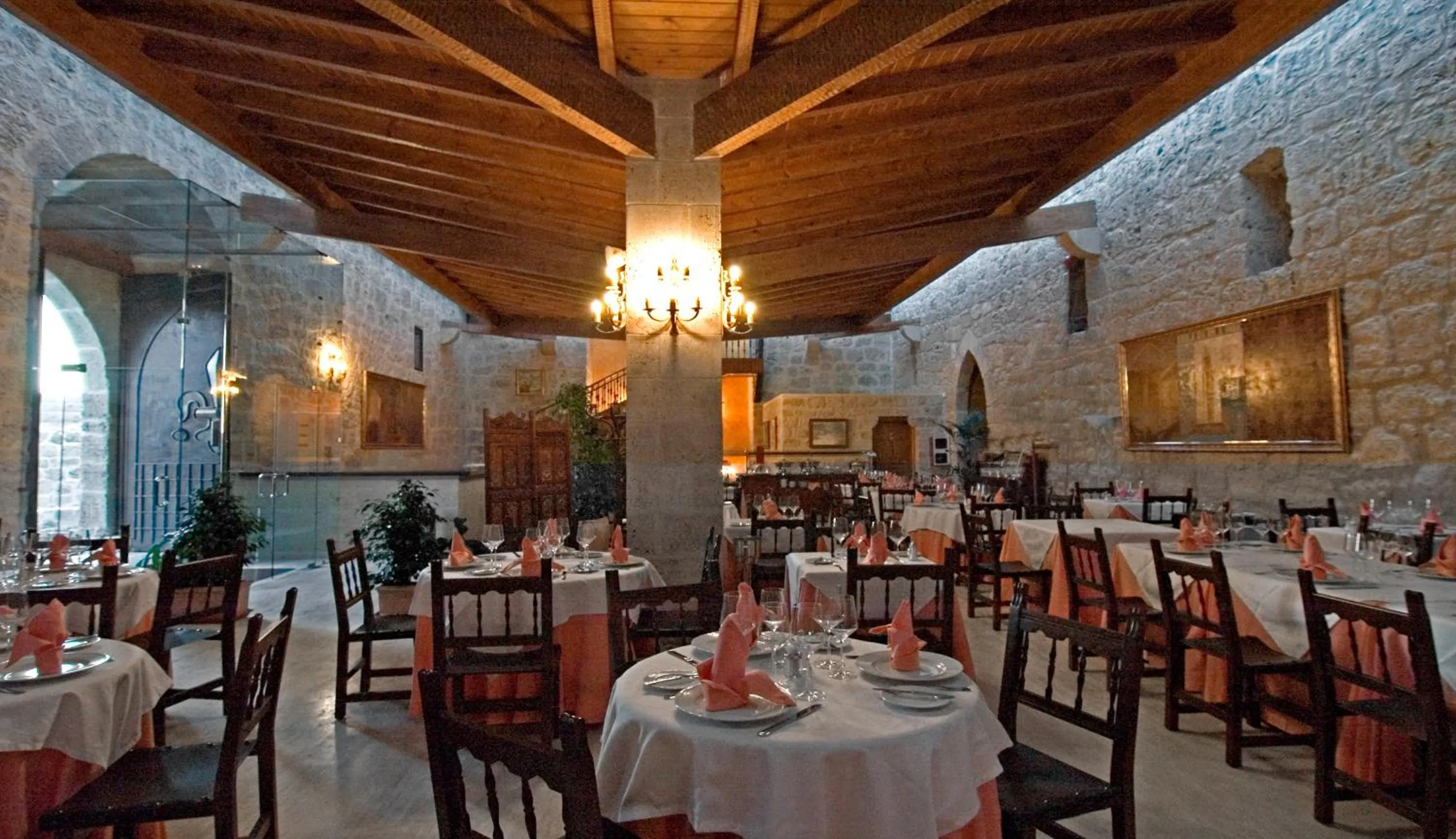 Restaurant/places to eat in Señorio de Olmillos