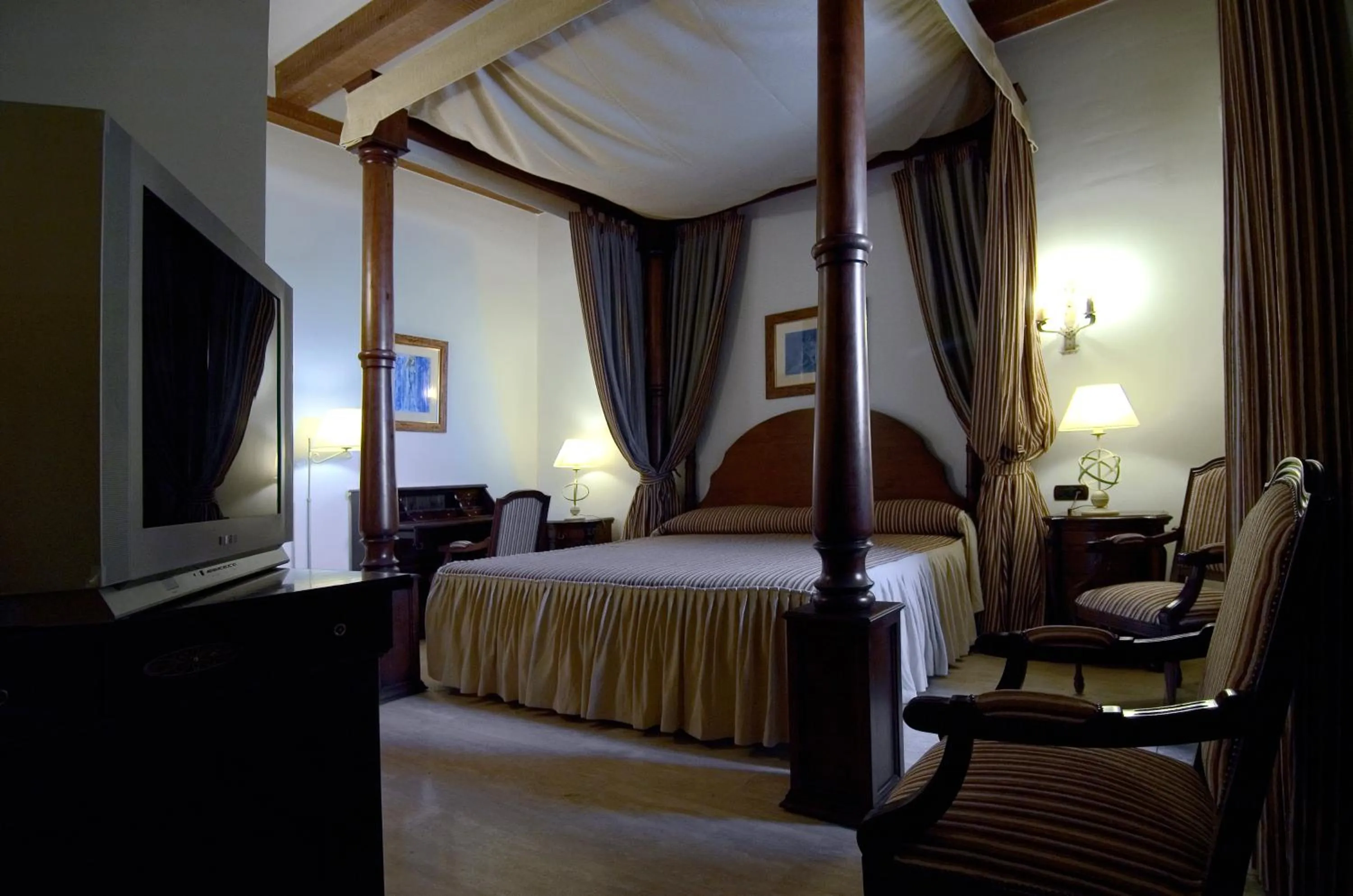 Bedroom, Bed in Señorio de Olmillos