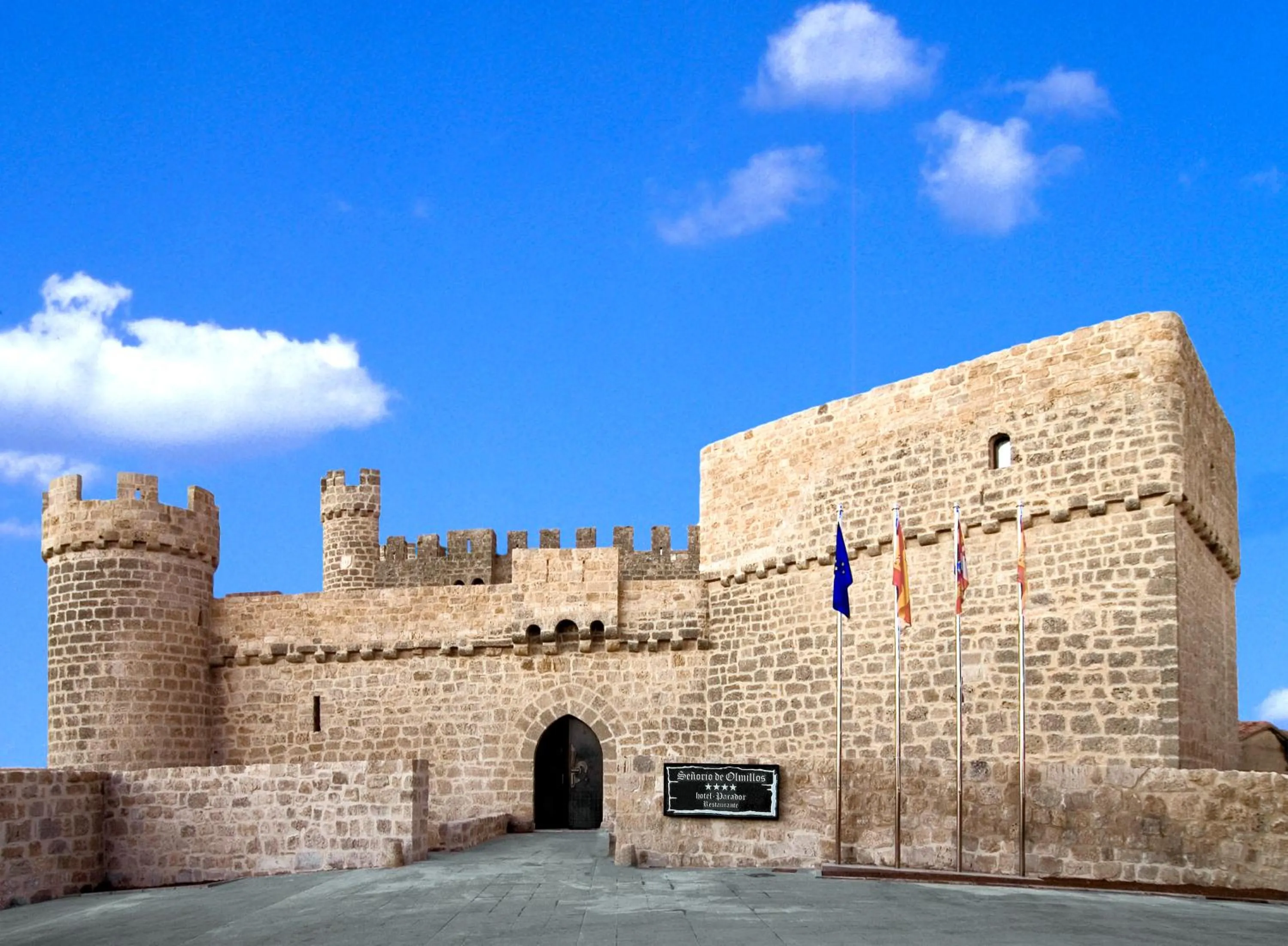 Facade/entrance in Señorio de Olmillos