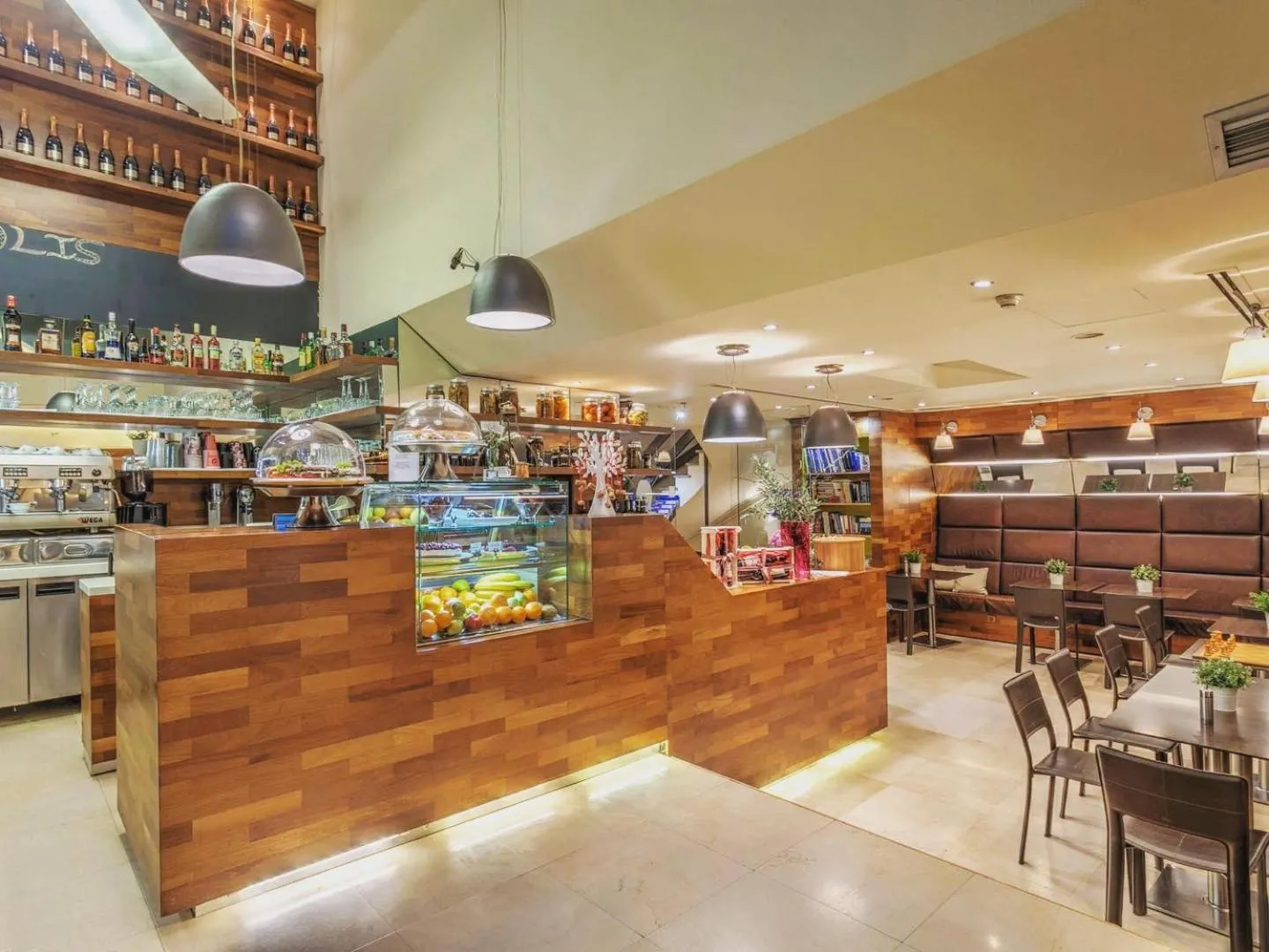 Restaurant/places to eat in Polis Grand Hotel