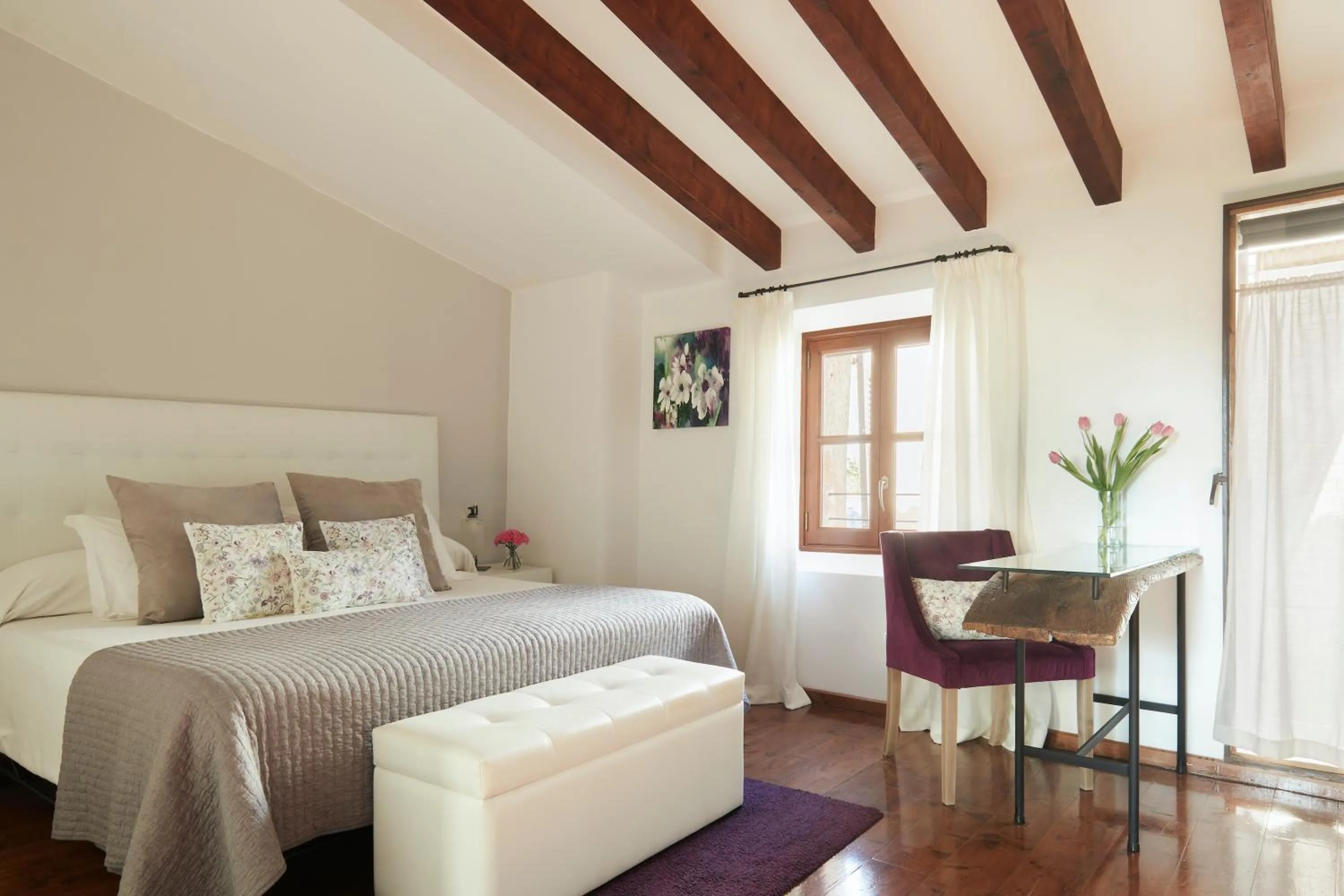 Photo of the whole room, Bed in Can Joan Capo - Adults Only