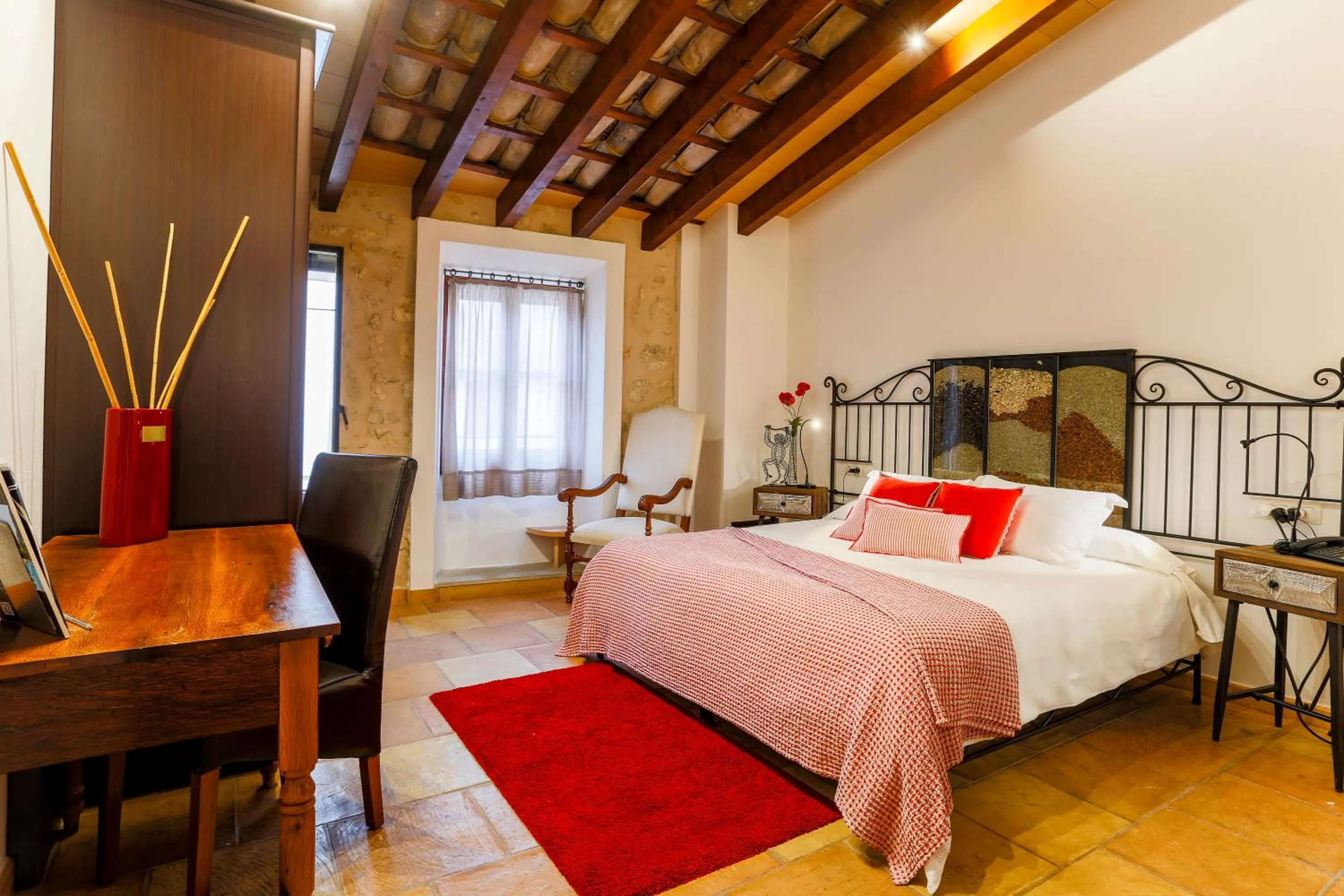 Photo of the whole room, Bed in Can Joan Capo - Adults Only