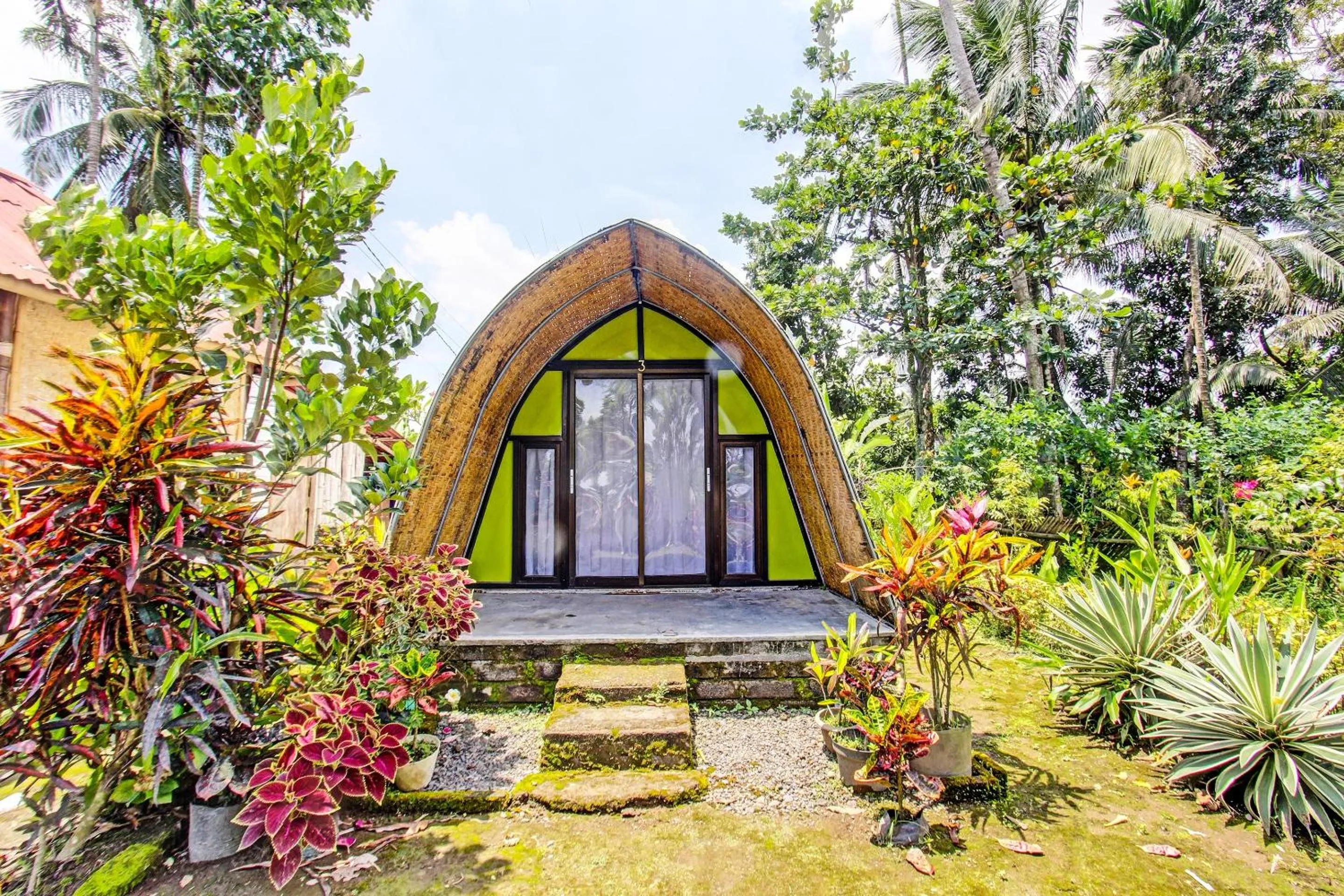 Facade/entrance in Hotel O Samalas Syariah Homestay Near SDN TANAK BEAK
