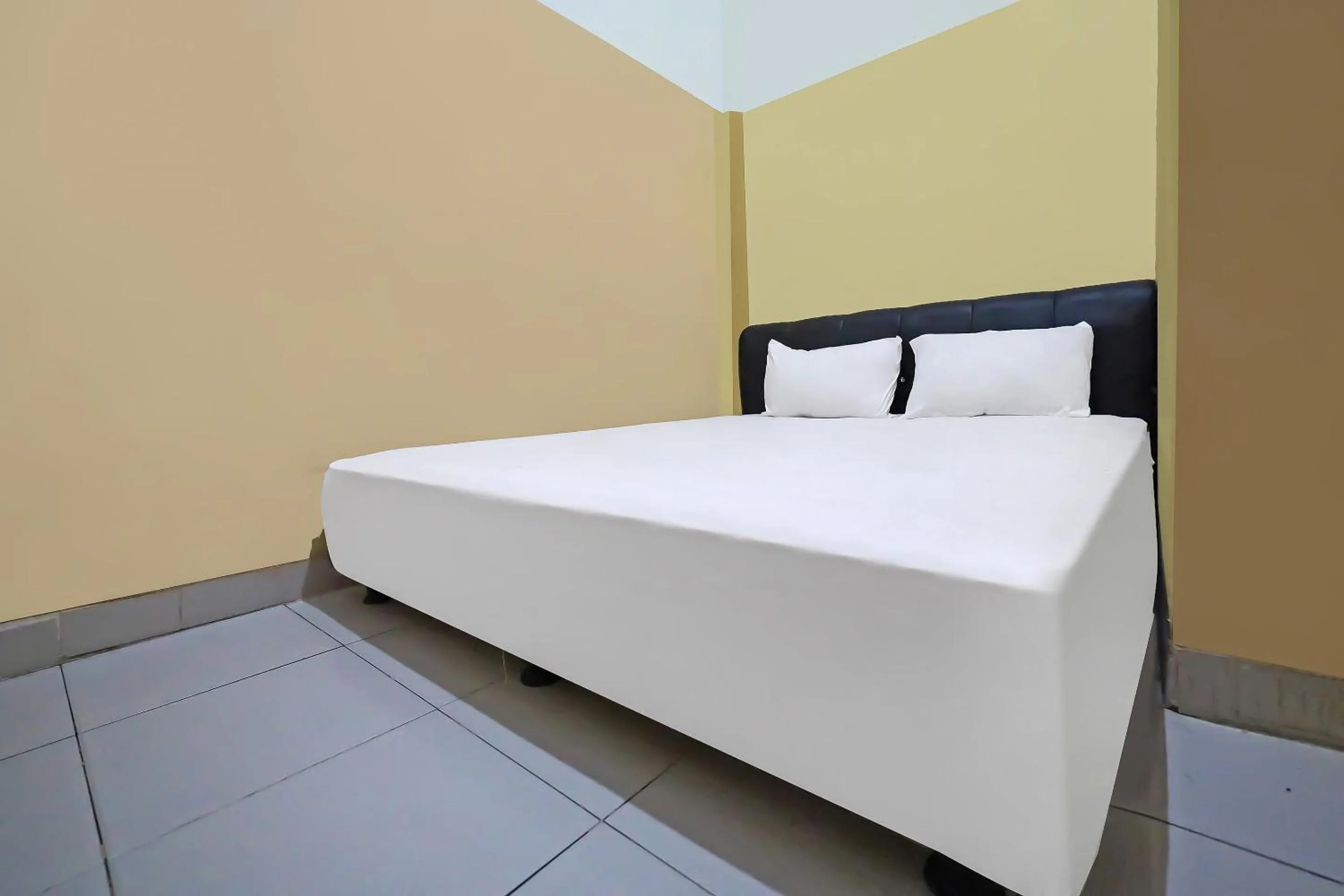 Bedroom in Hotel O Pondokan Tali Super