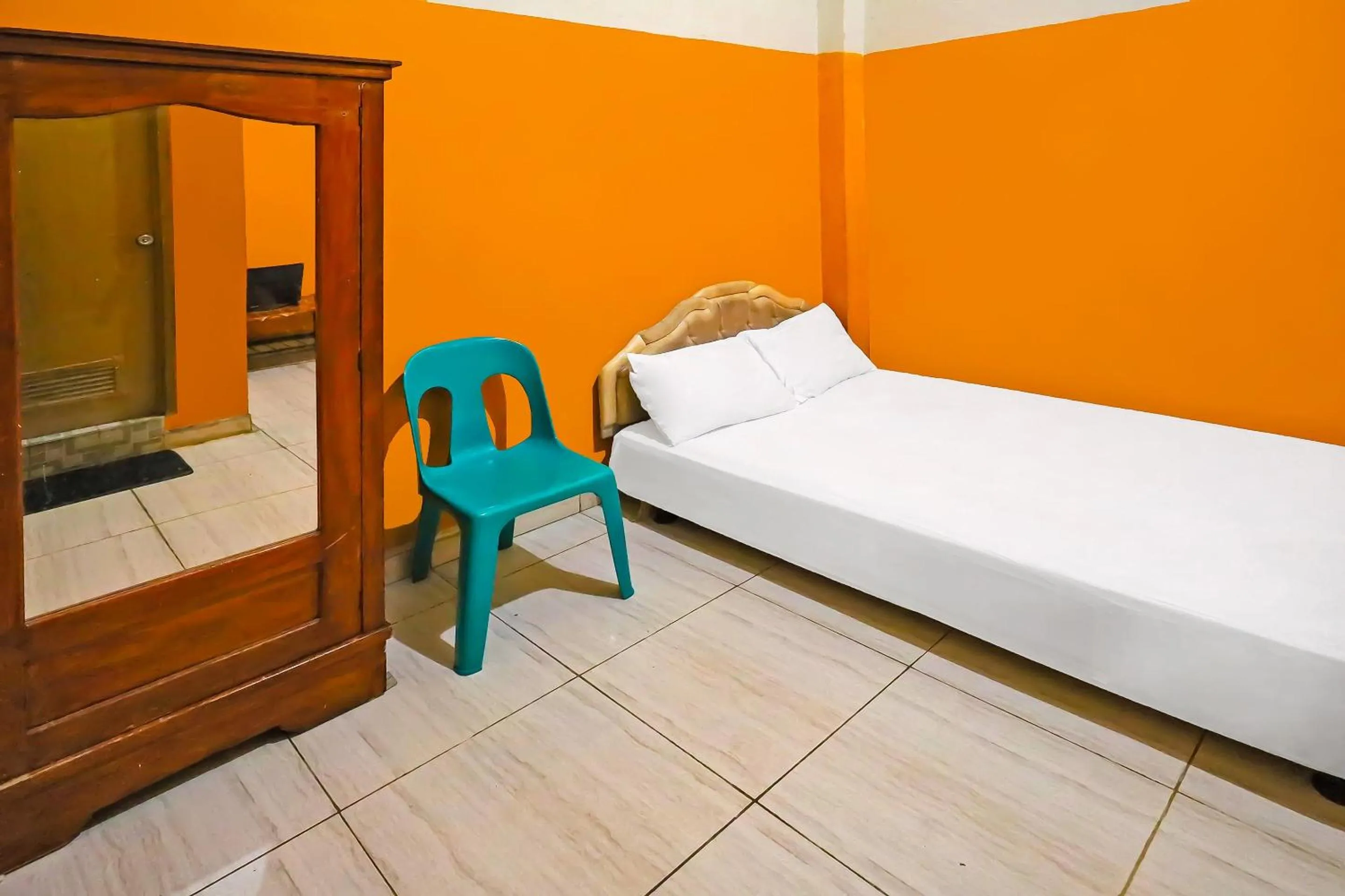 Bedroom in Hotel O Pondokan Tali Super