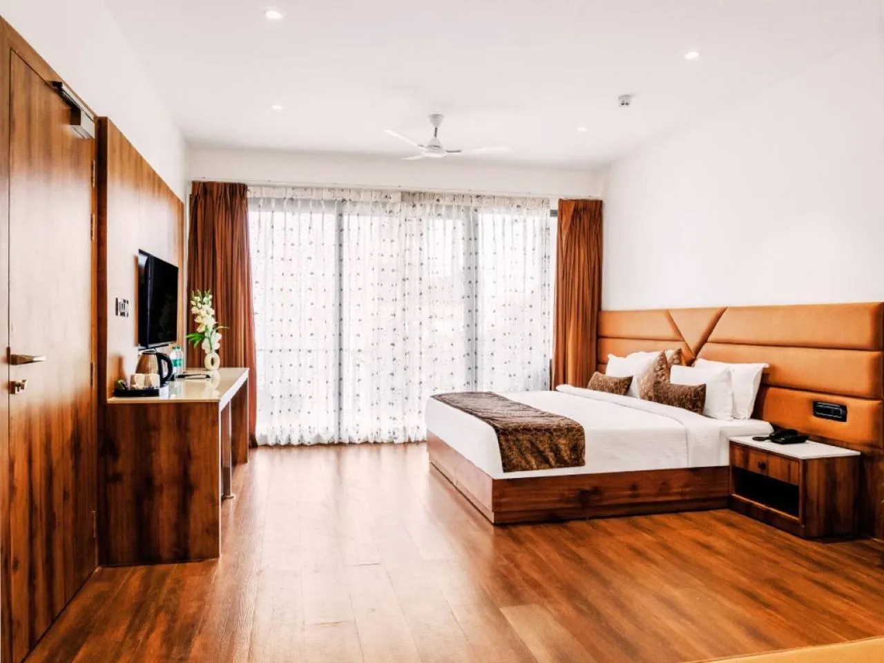 Bedroom, Bed in Dallas Beach Resorts Ashvem Beach