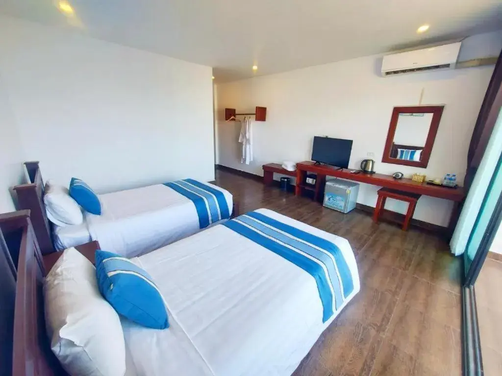 Superior Twin Room with City View in VANG VIENG TOPVIEW HOTEL Superior Twin Room with City View in VANG VIENG TOPVIEW HOTEL