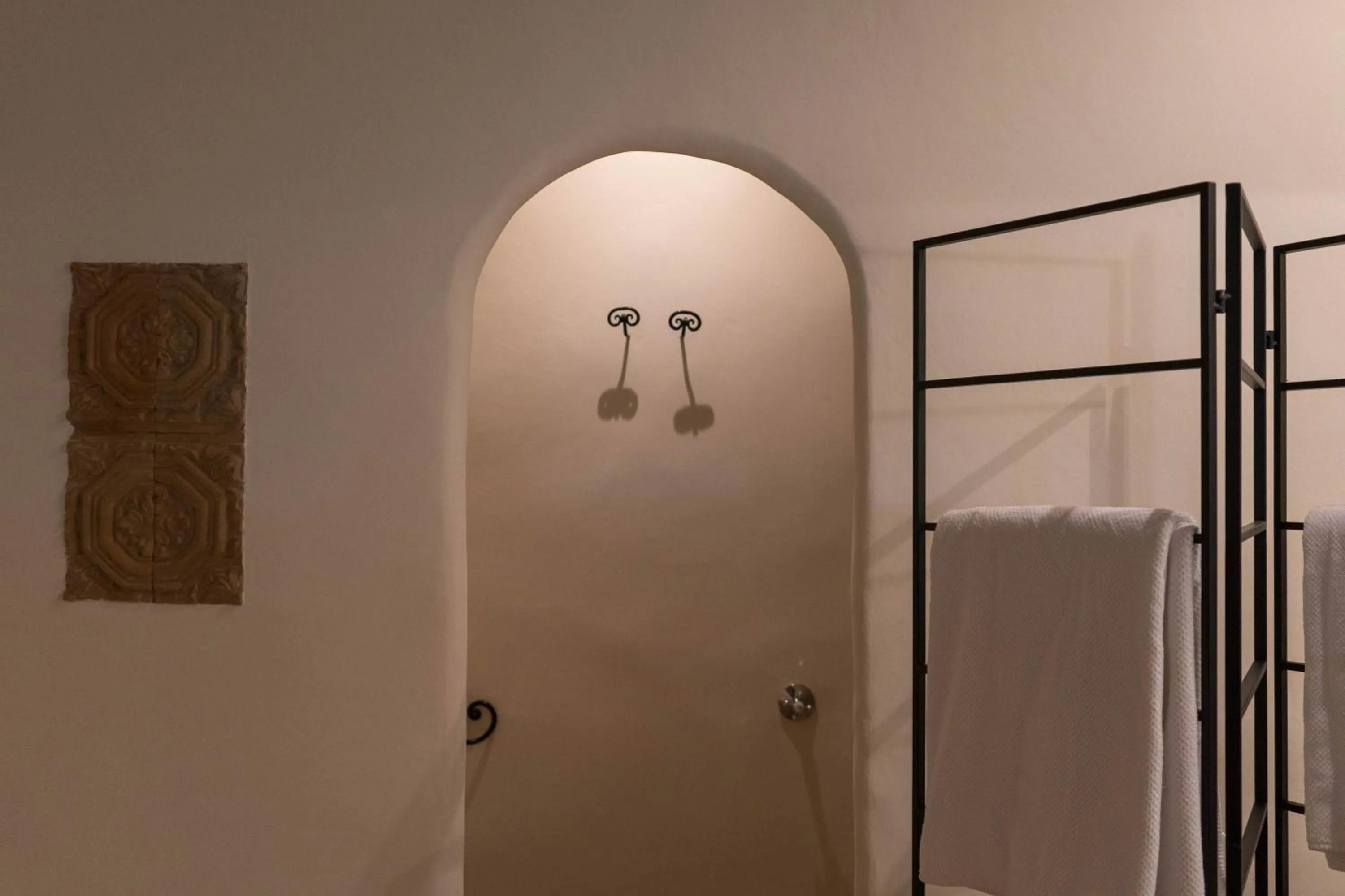 Shower in Reserva Rotana Golf Resort