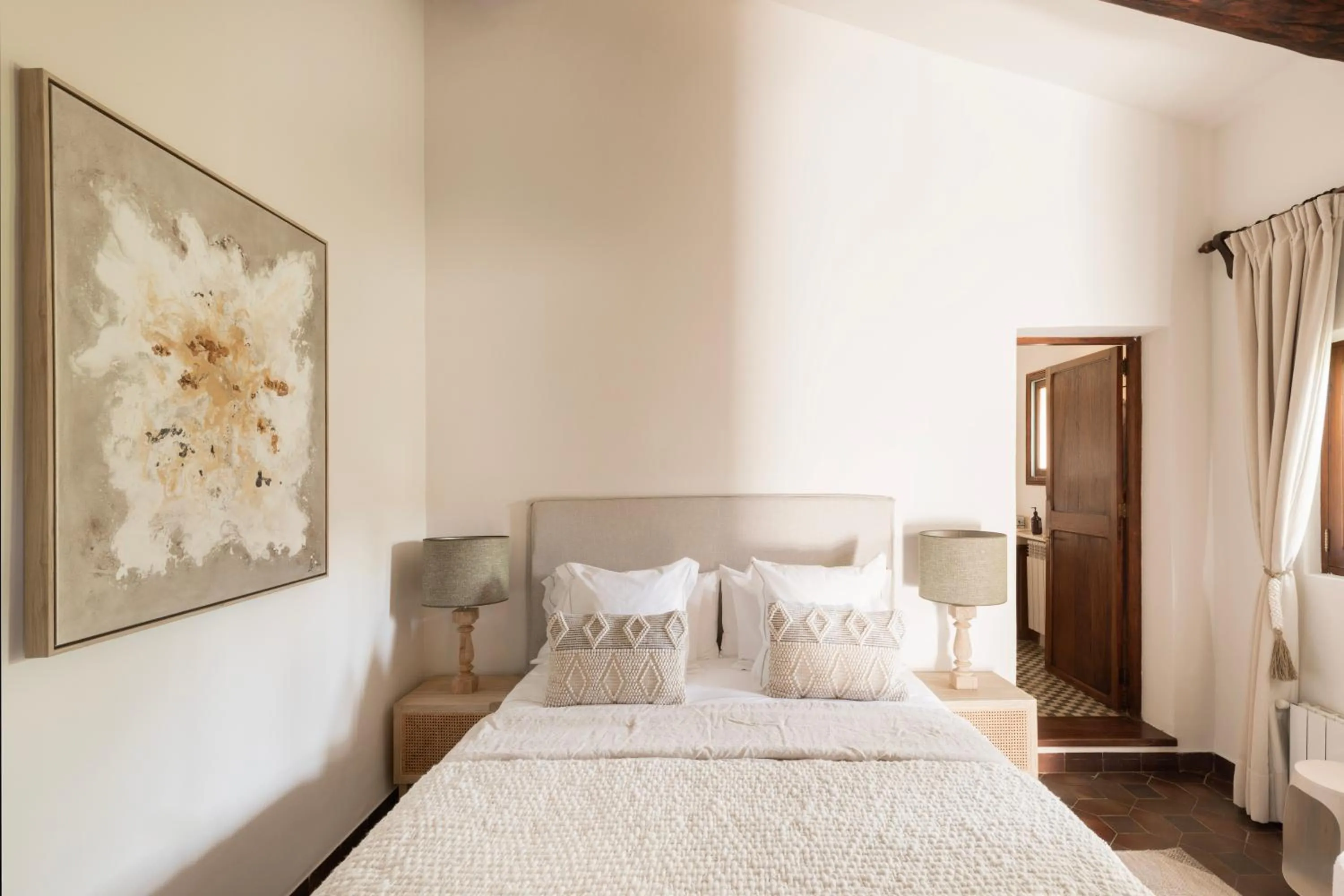 Bed in Reserva Rotana Golf Resort