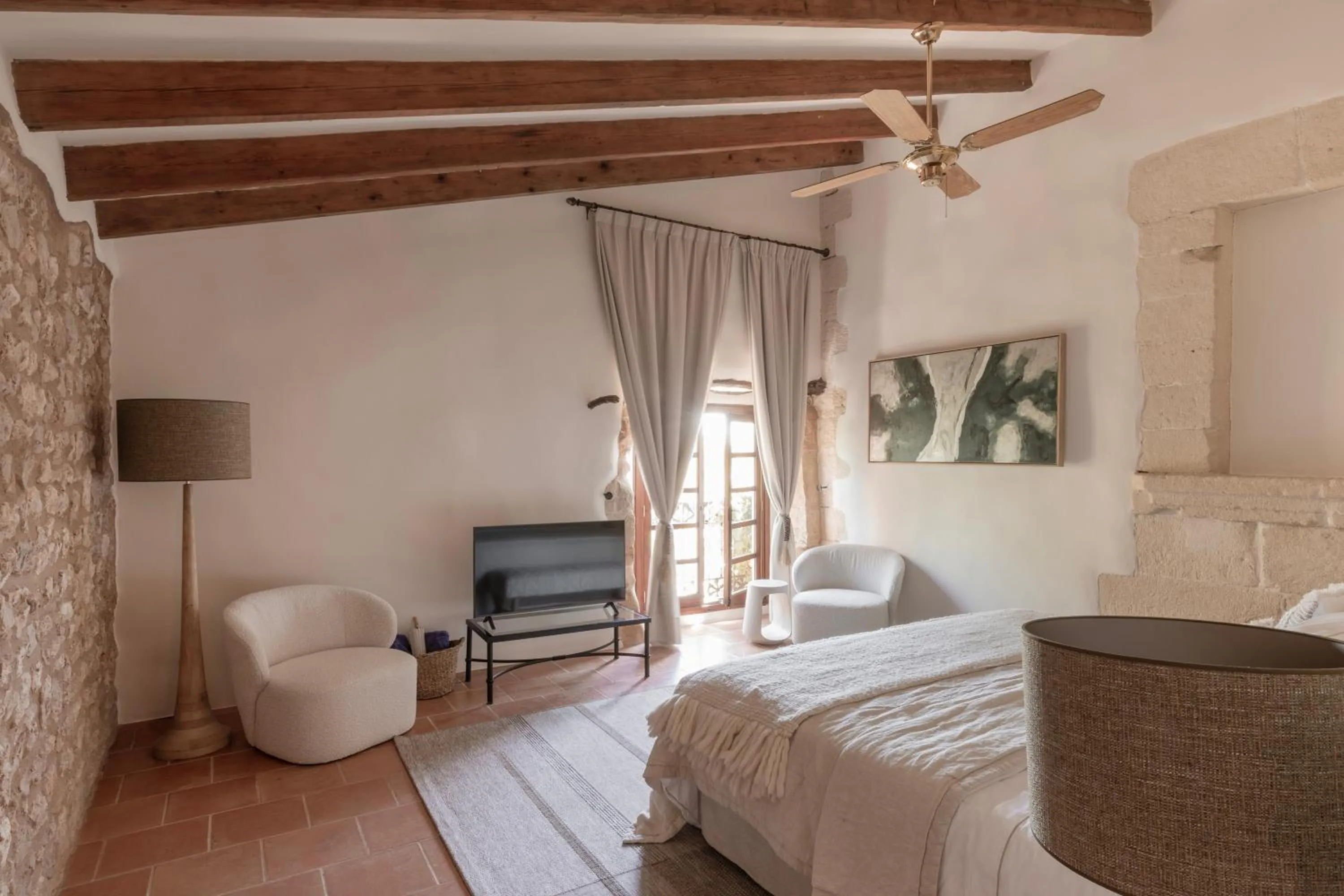 Bed in Reserva Rotana Golf Resort