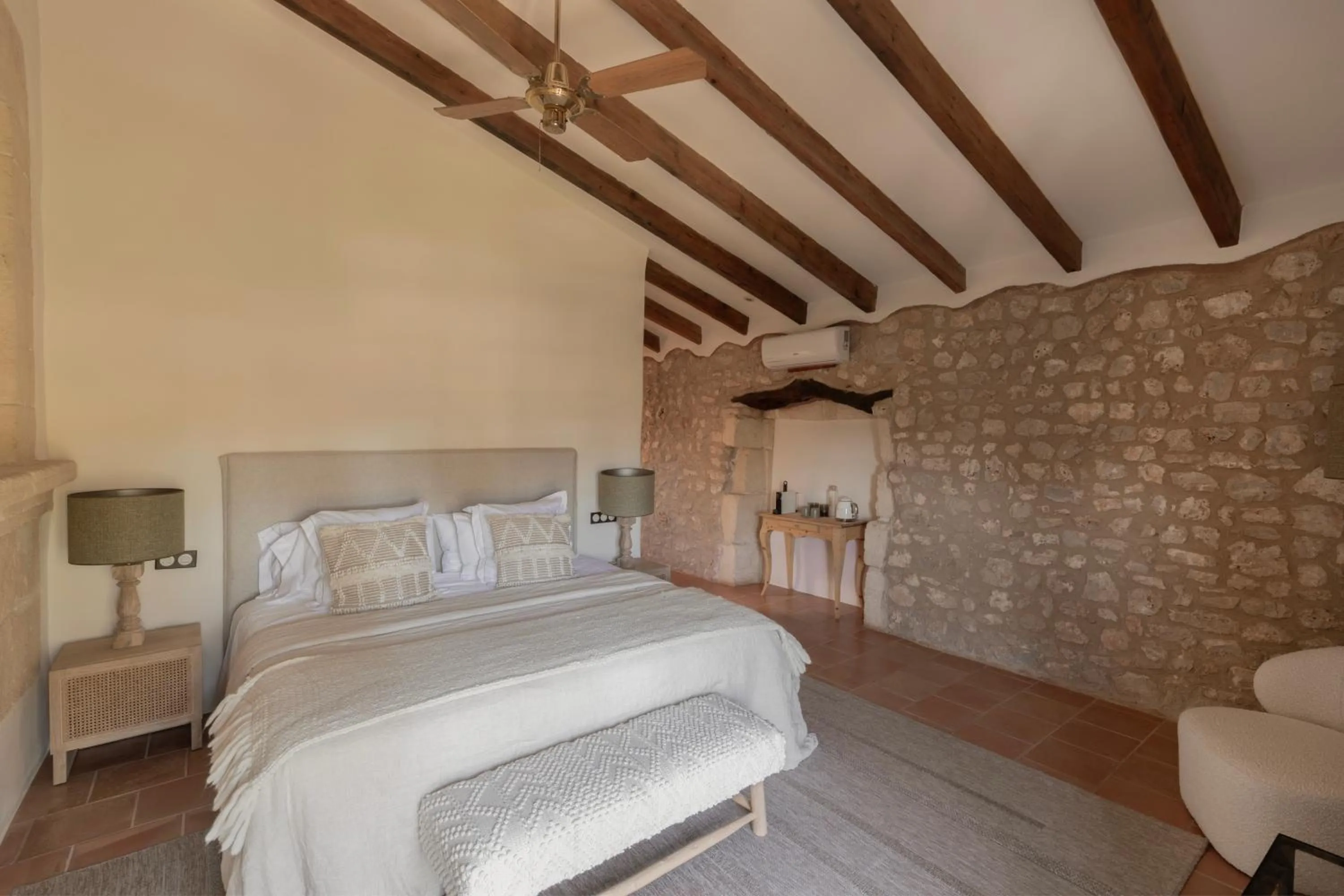 Bed in Reserva Rotana Golf Resort