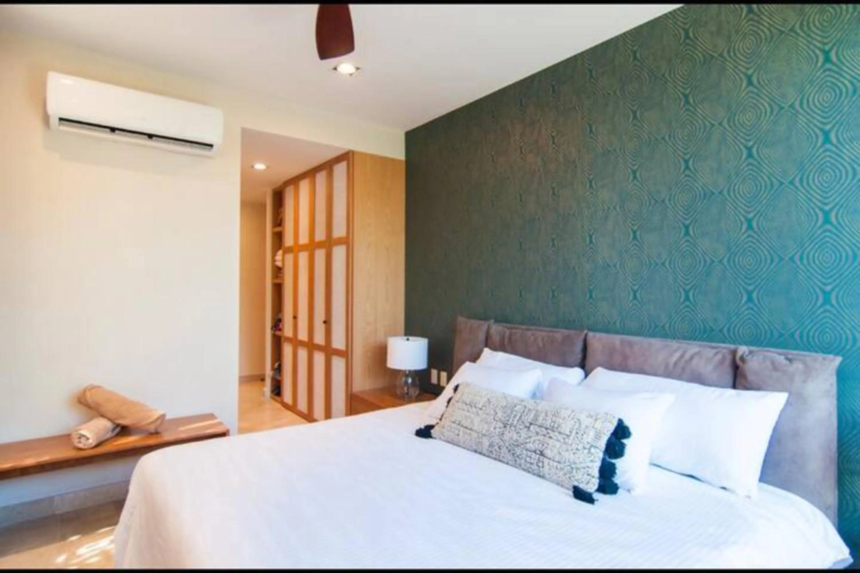 Bed in Spectacular Apartment Quiet Area Pool & Gym PURE 301