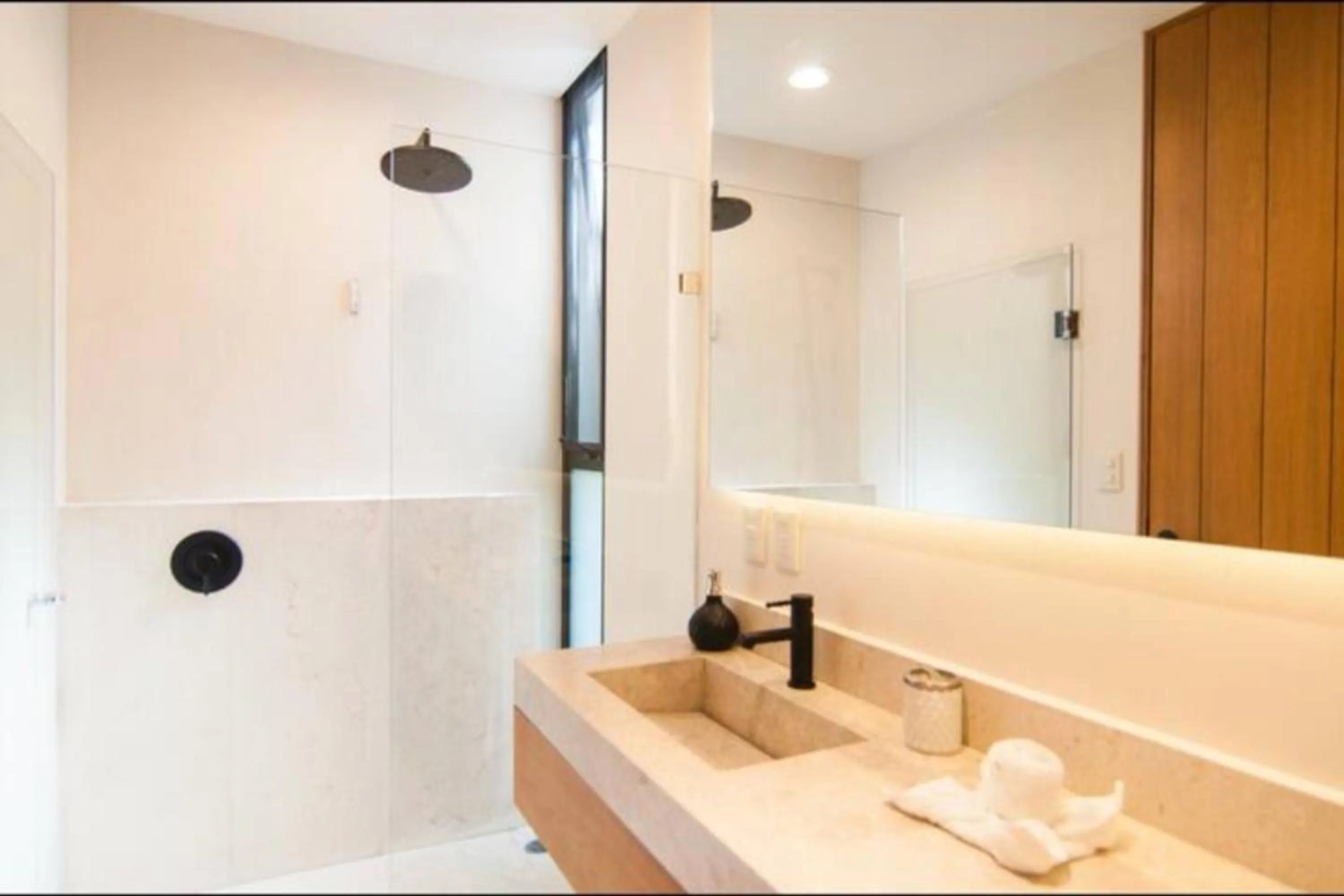 Shower in Spectacular Apartment Quiet Area Pool & Gym PURE 301