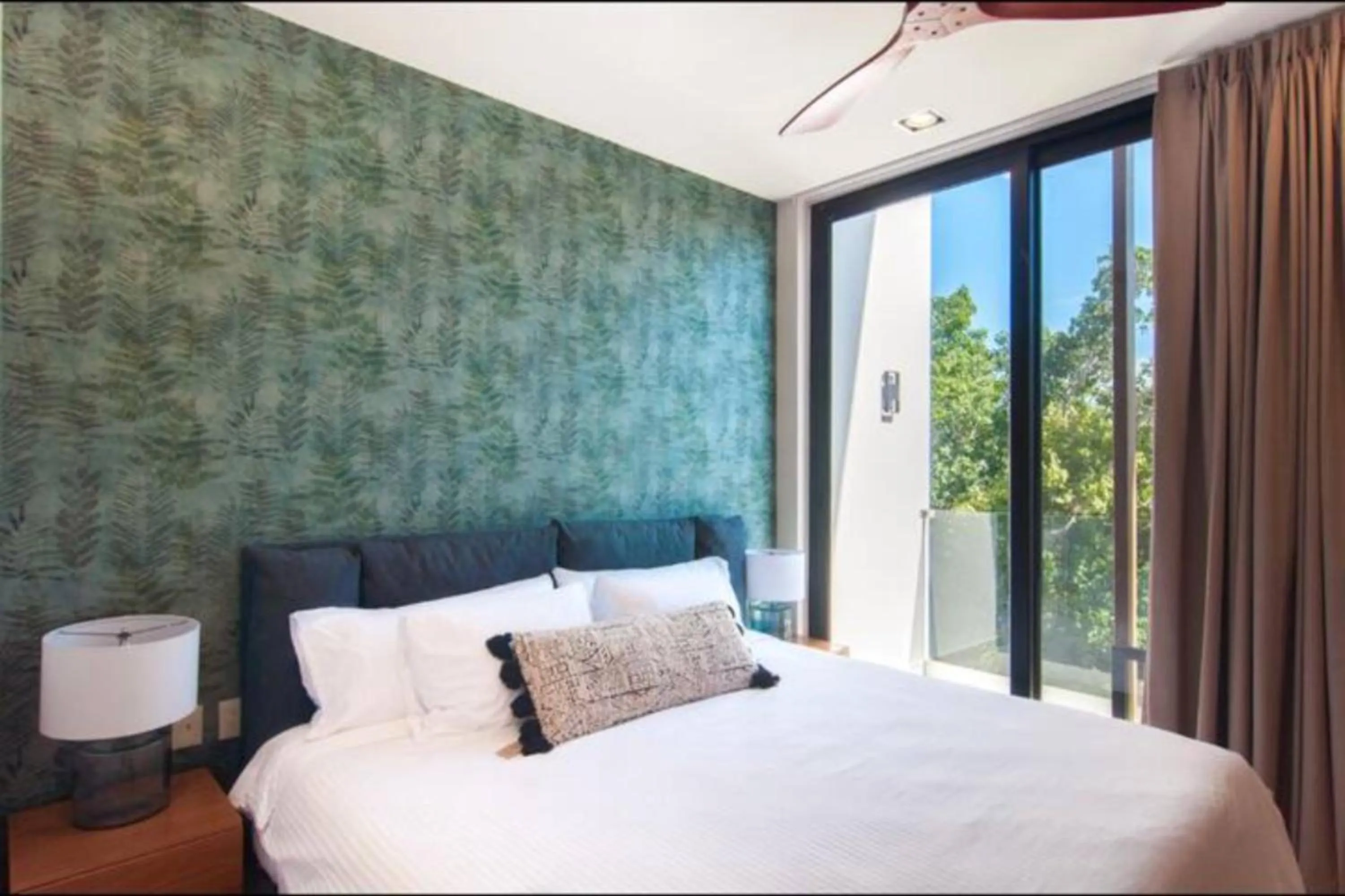 Bed in Spectacular Apartment Quiet Area Pool & Gym PURE 301