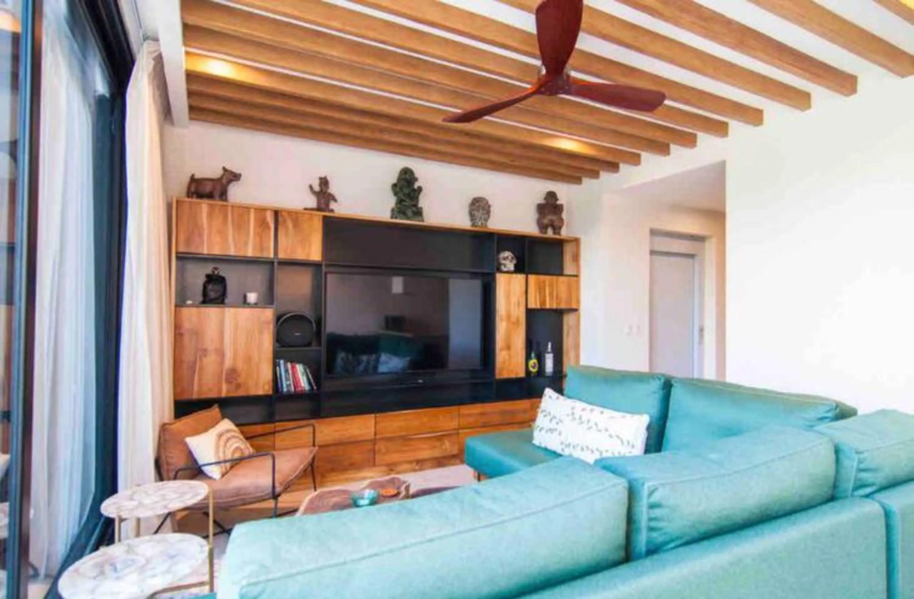 TV and multimedia in Spectacular Apartment Quiet Area Pool & Gym PURE 301